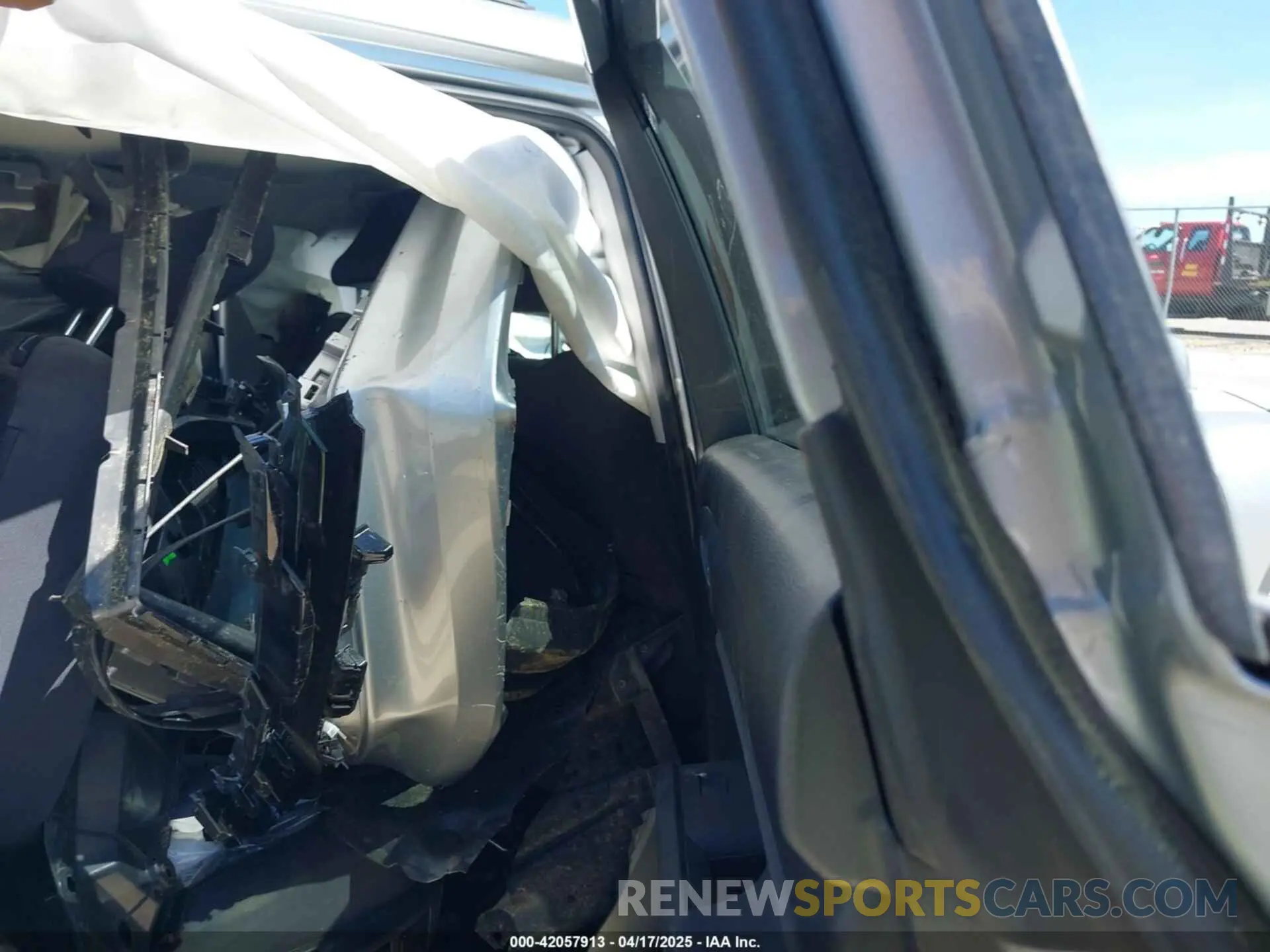 8 fotografías del automóvil dañado 5TDKDRAH7RS543426 TOYOTA HIGHLANDER 2024