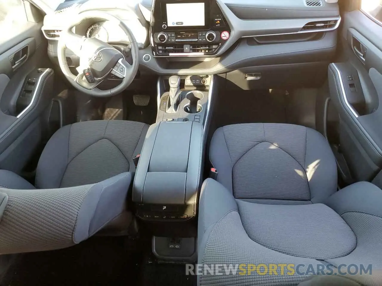 8 fotografías del automóvil dañado 5TDKDRAH9RS545582 TOYOTA HIGHLANDER 2024