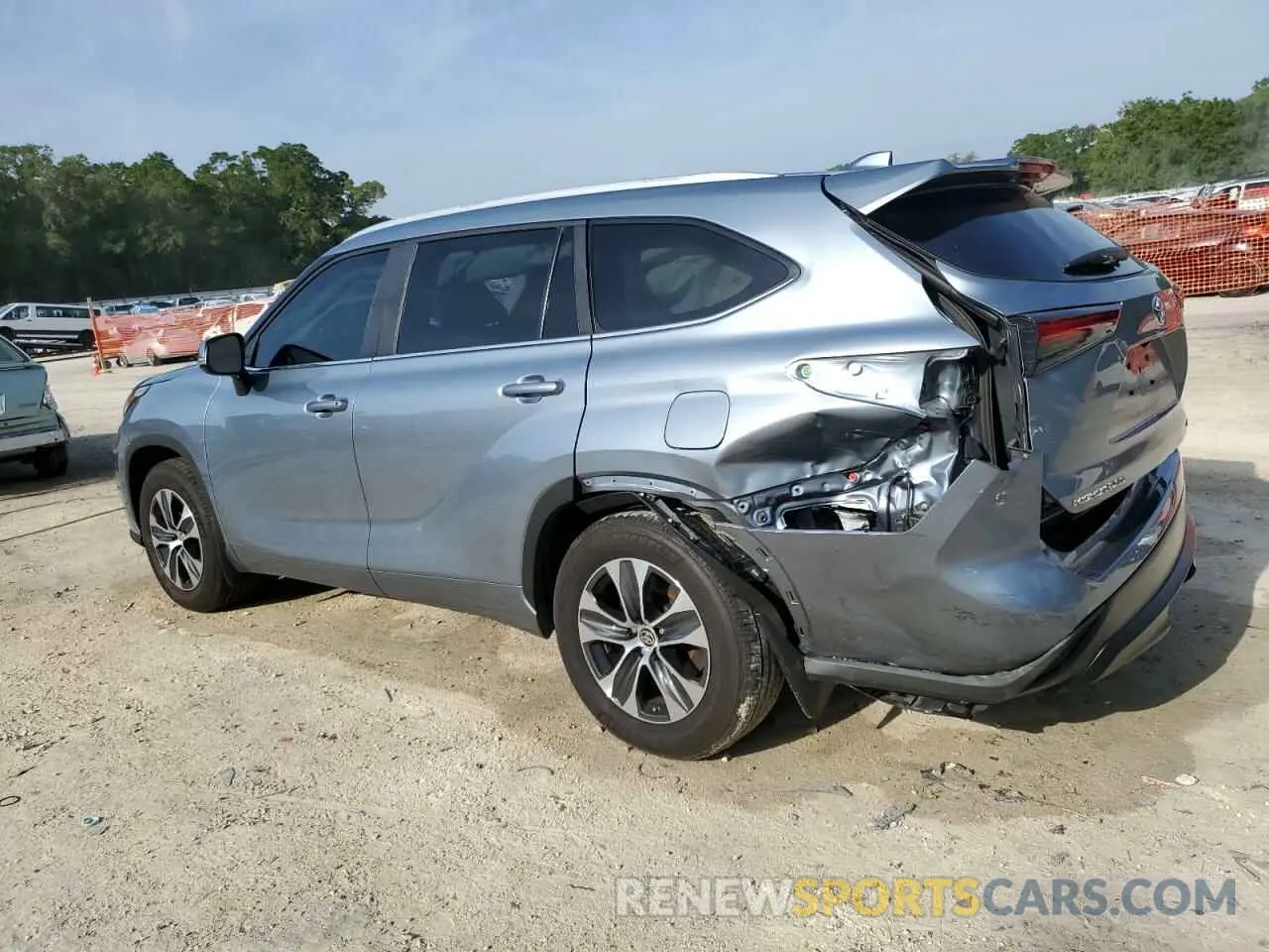 2 fotografías del automóvil dañado 5TDKDRAH9RS548529 TOYOTA HIGHLANDER 2024