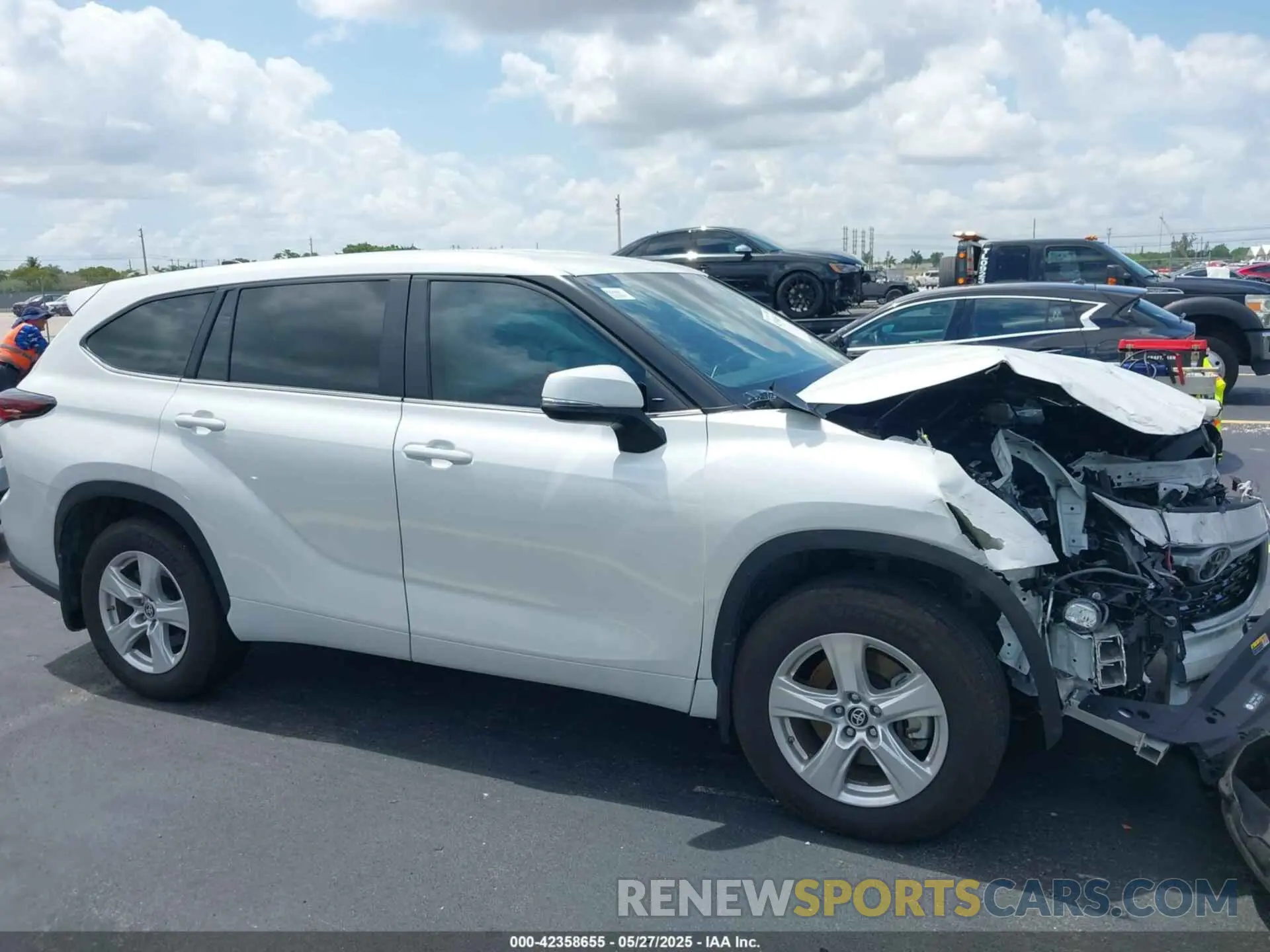 13 fotografías del automóvil dañado 5TDKDRAH9RS549597 TOYOTA HIGHLANDER 2024