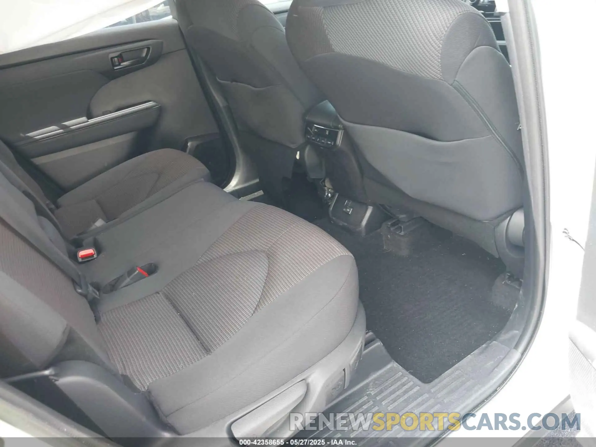 8 fotografías del automóvil dañado 5TDKDRAH9RS549597 TOYOTA HIGHLANDER 2024