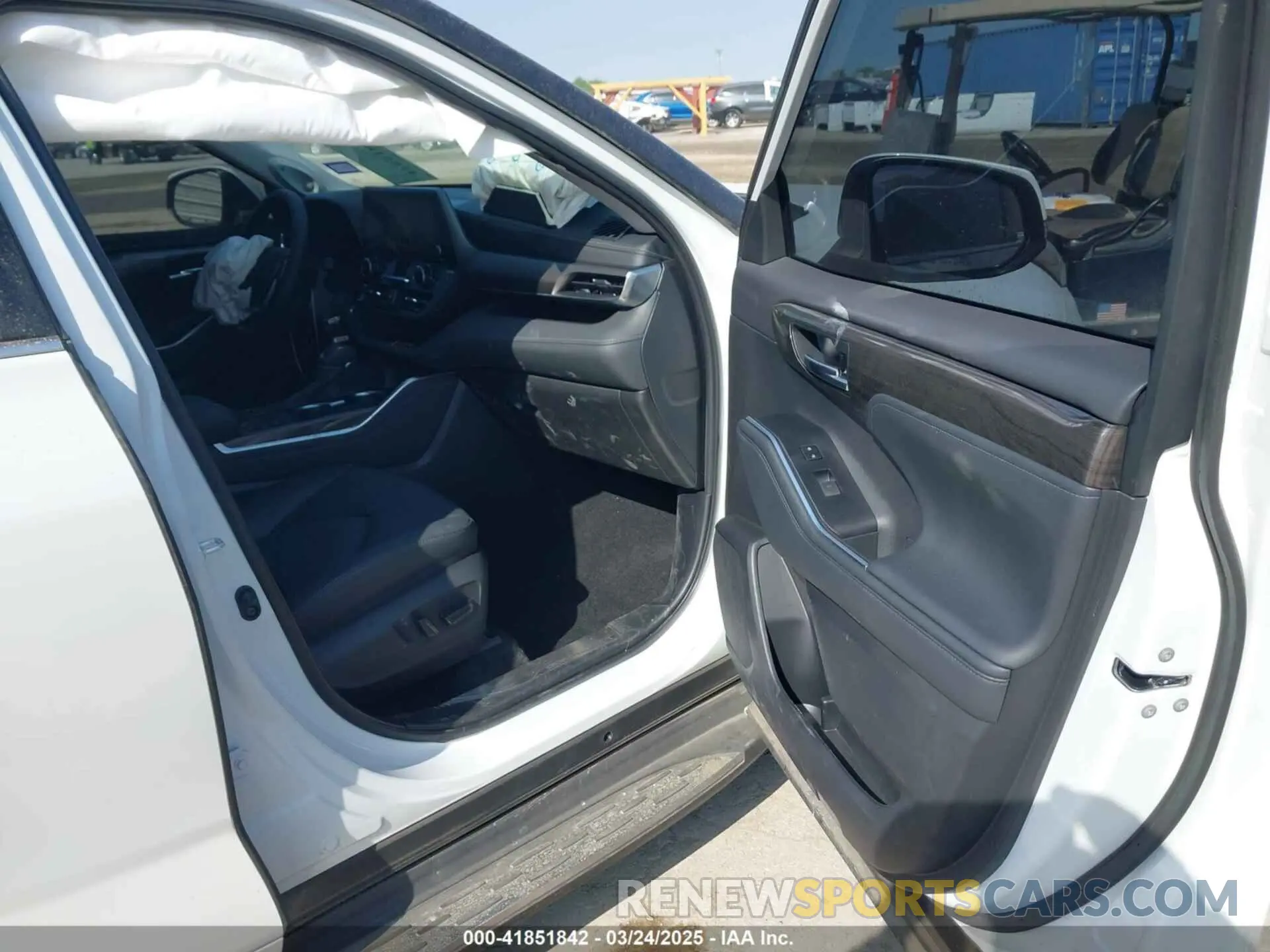 5 fotografías del automóvil dañado 5TDKDRAHXRS534302 TOYOTA HIGHLANDER 2024