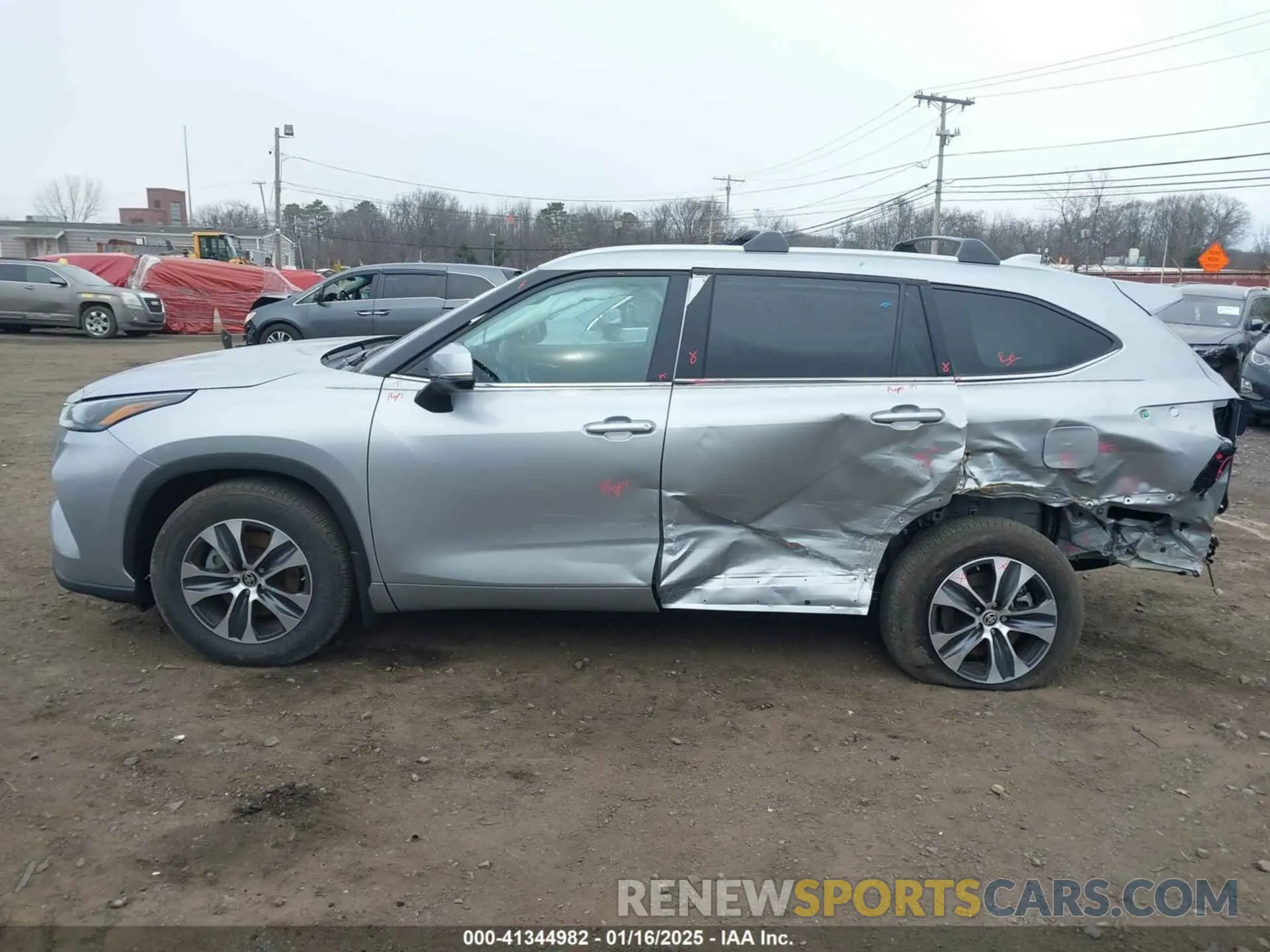 14 fotografías del automóvil dañado 5TDKDRBH3RS532227 TOYOTA HIGHLANDER 2024