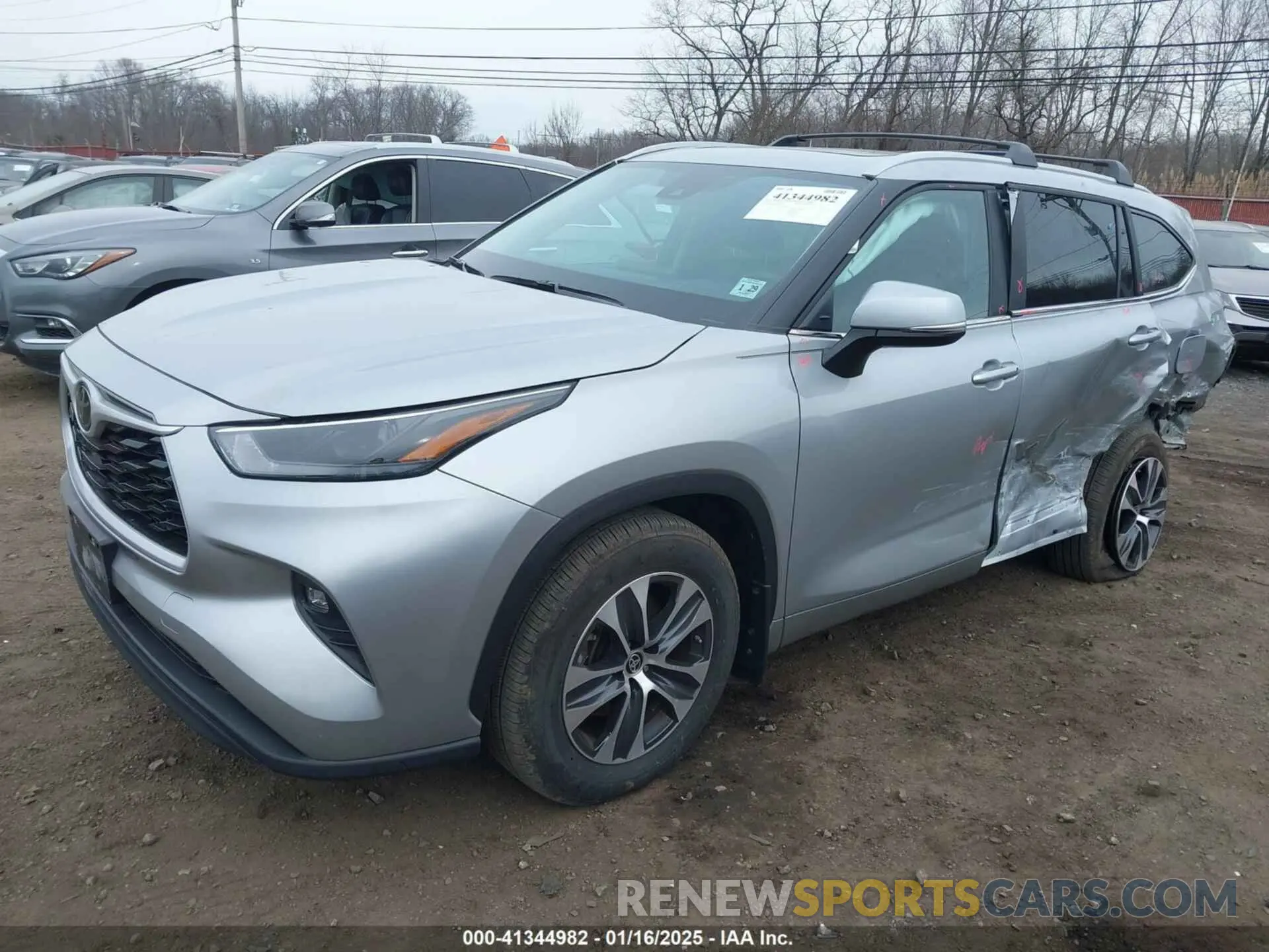 2 fotografías del automóvil dañado 5TDKDRBH3RS532227 TOYOTA HIGHLANDER 2024