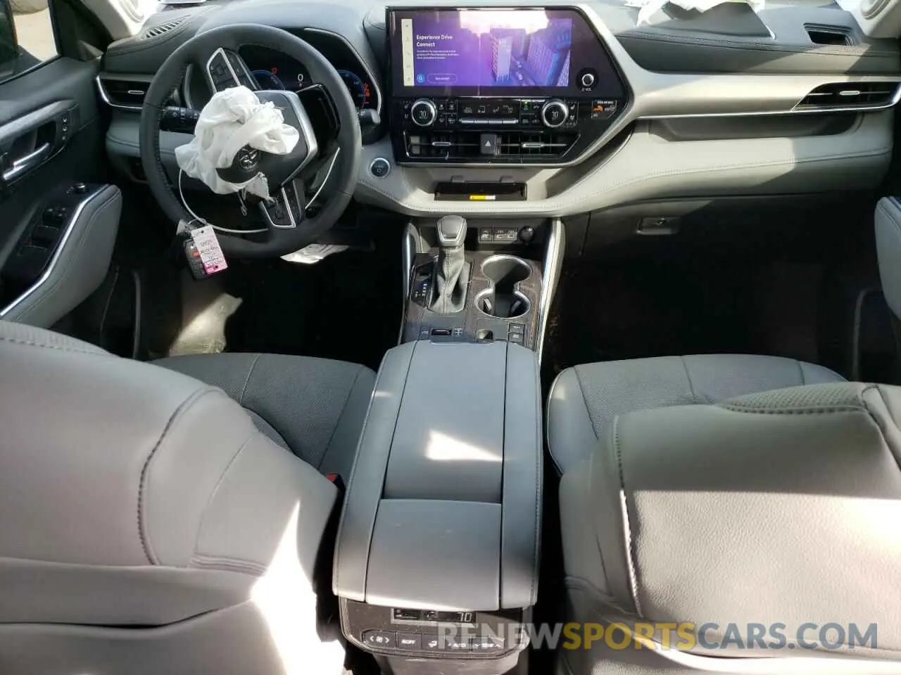 8 fotografías del automóvil dañado 5TDXBRCH2RS604402 TOYOTA HIGHLANDER 2024