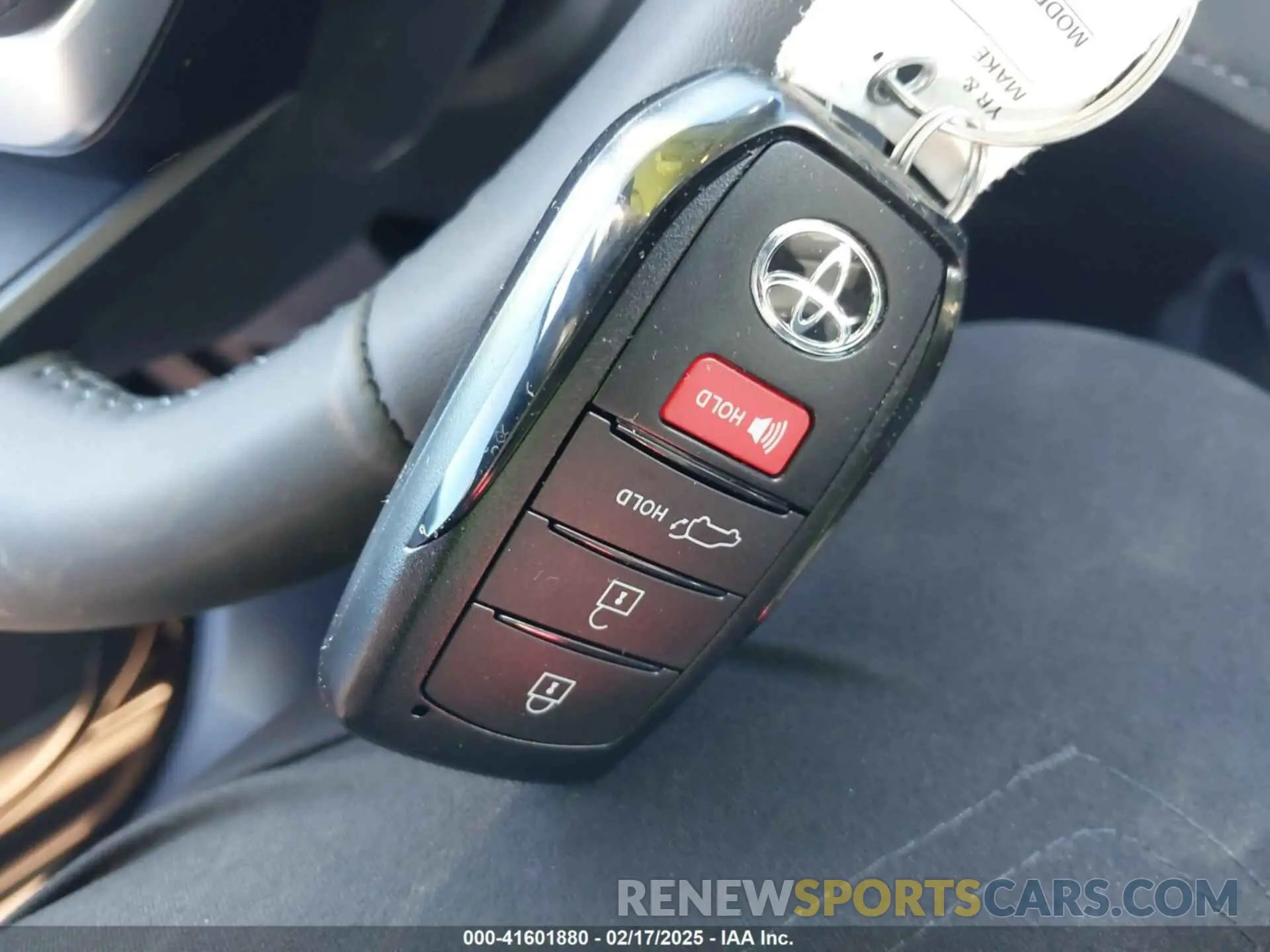 11 fotografías del automóvil dañado 5TDKDRAH8SS551248 TOYOTA HIGHLANDER 2025