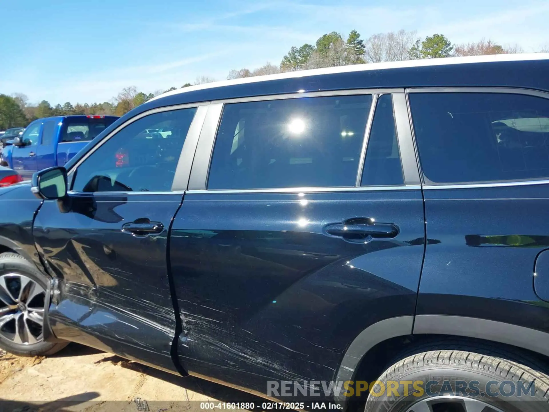 14 fotografías del automóvil dañado 5TDKDRAH8SS551248 TOYOTA HIGHLANDER 2025