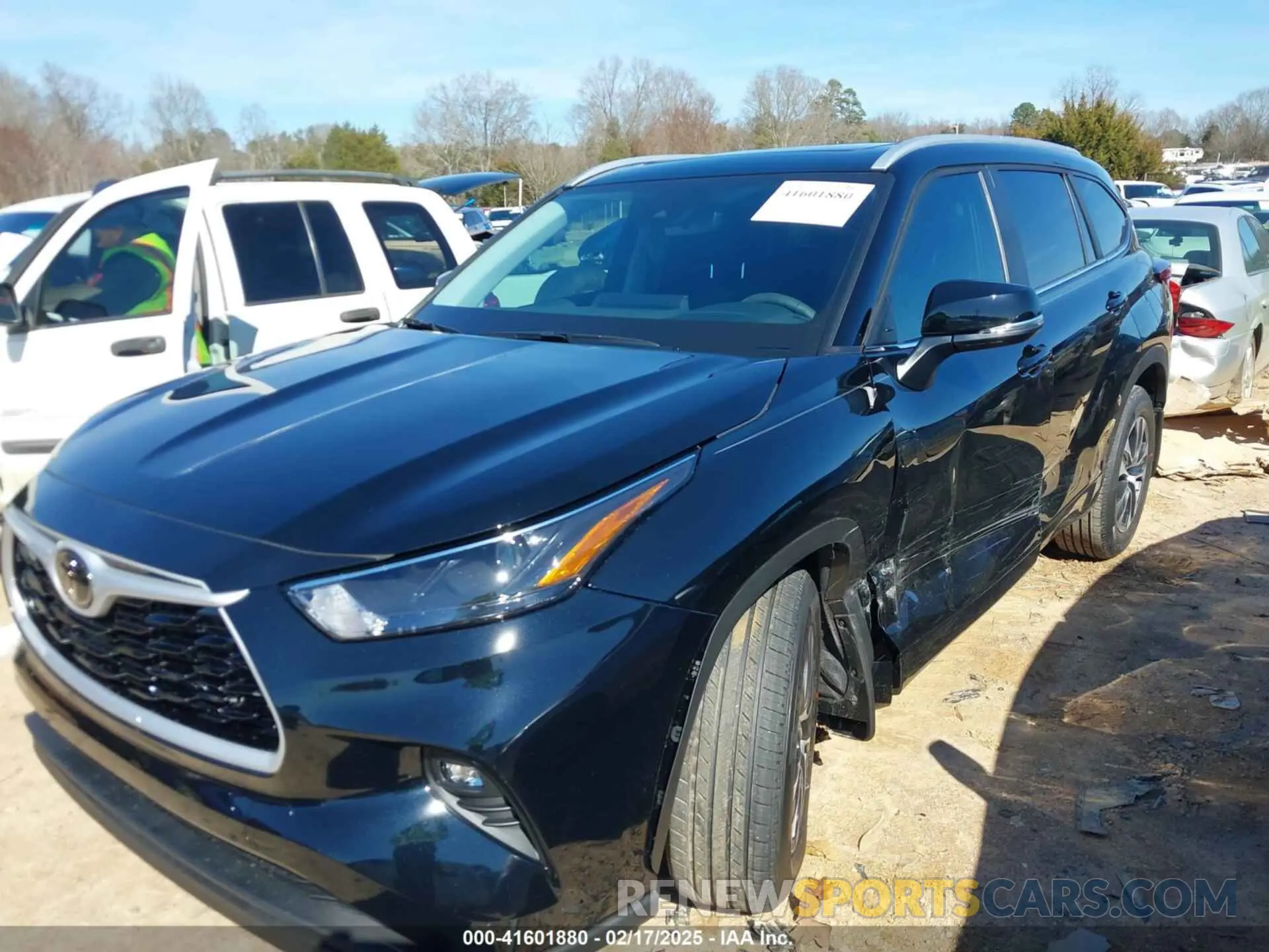 2 fotografías del automóvil dañado 5TDKDRAH8SS551248 TOYOTA HIGHLANDER 2025