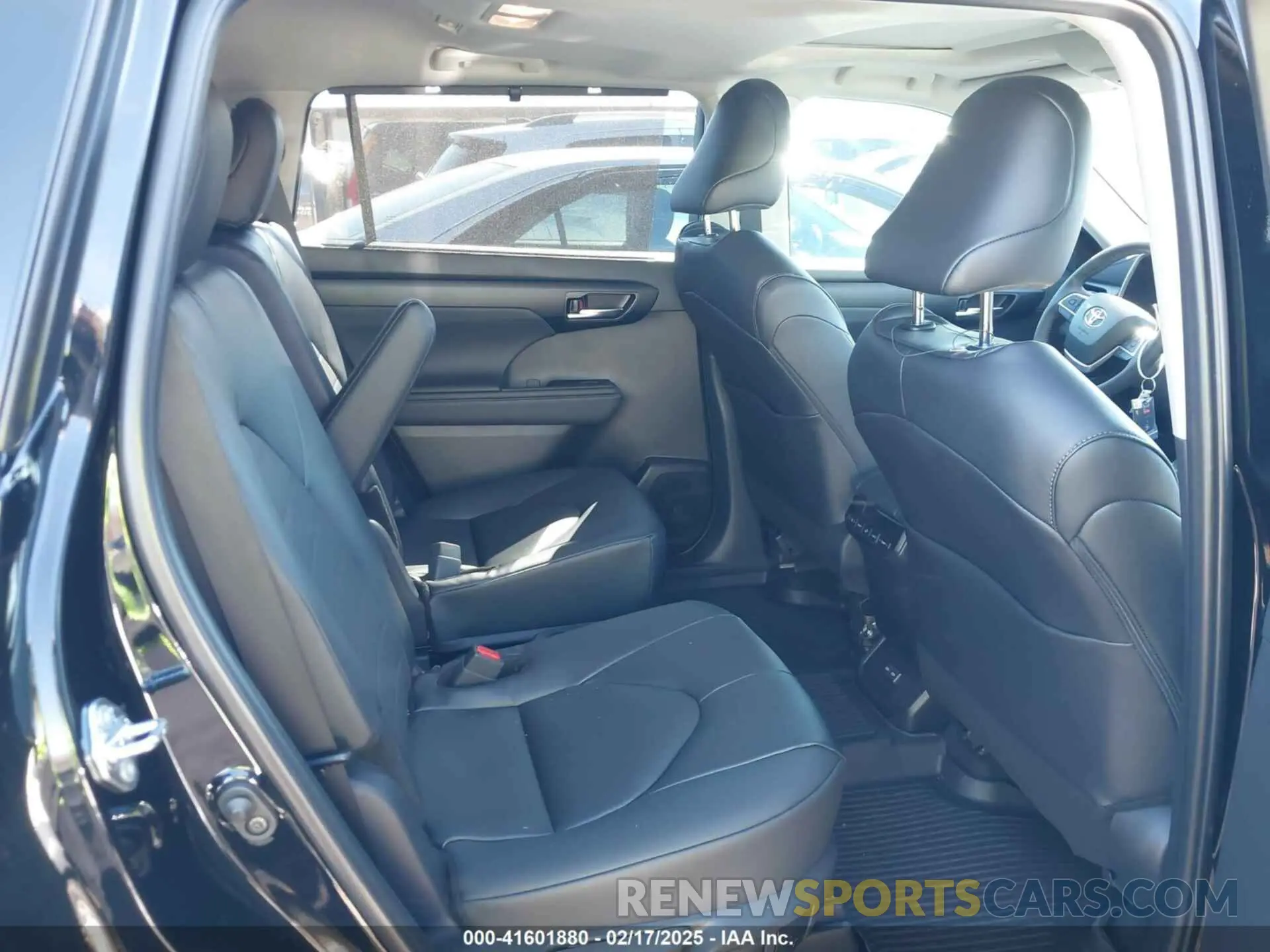 8 fotografías del automóvil dañado 5TDKDRAH8SS551248 TOYOTA HIGHLANDER 2025