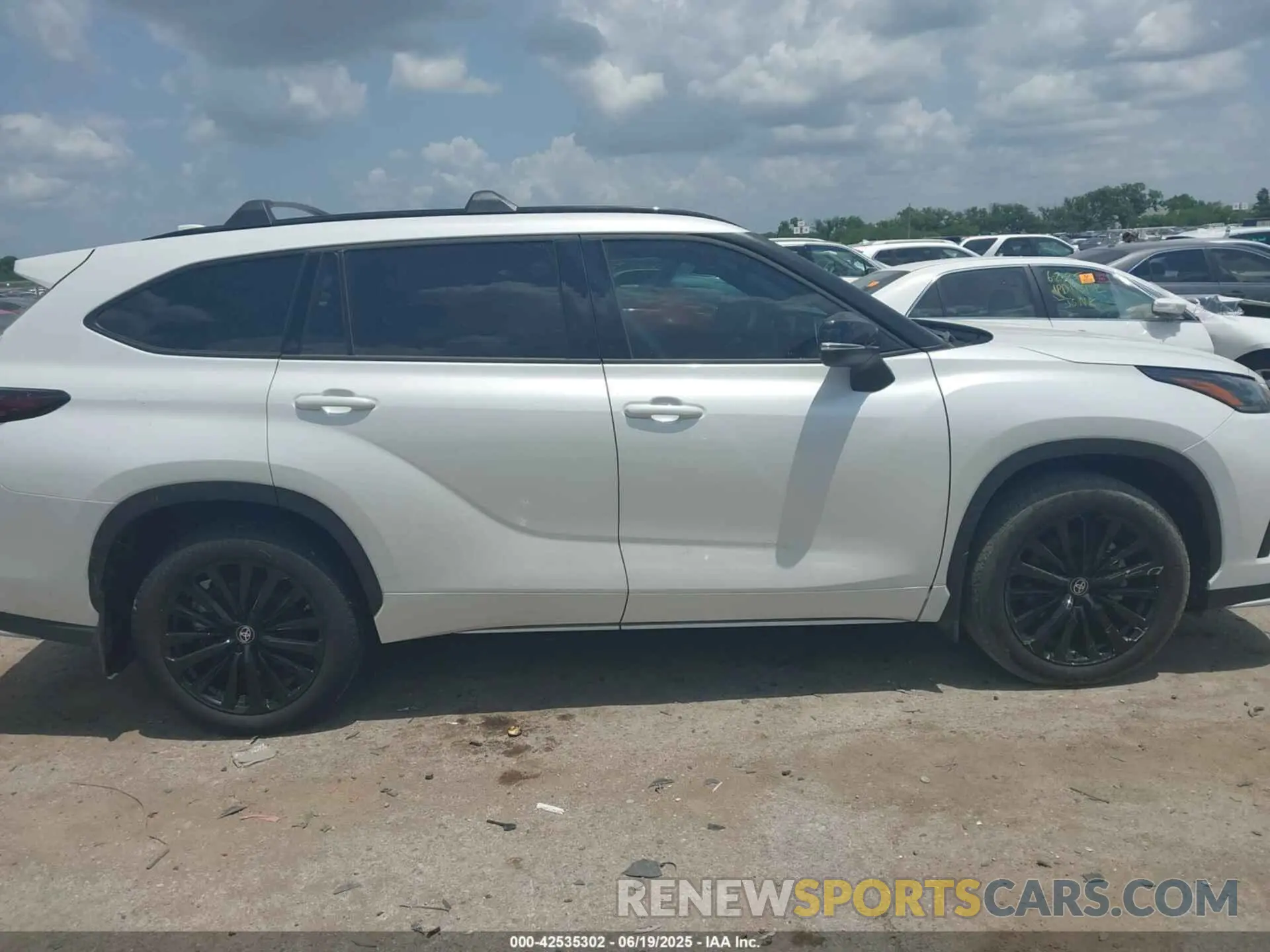 13 fotografías del automóvil dañado 5TDKDRBH2SS583000 TOYOTA HIGHLANDER 2025