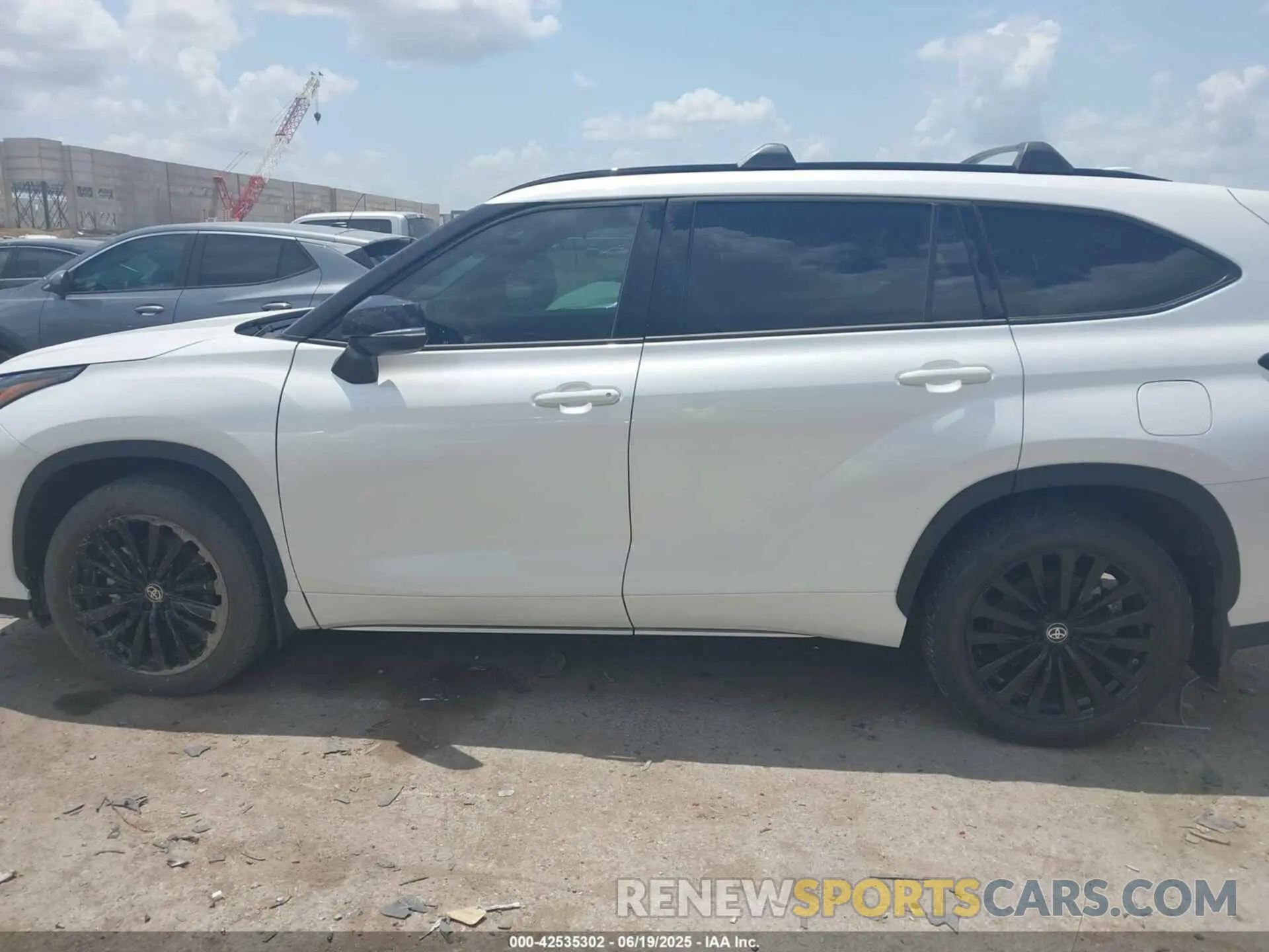 14 fotografías del automóvil dañado 5TDKDRBH2SS583000 TOYOTA HIGHLANDER 2025