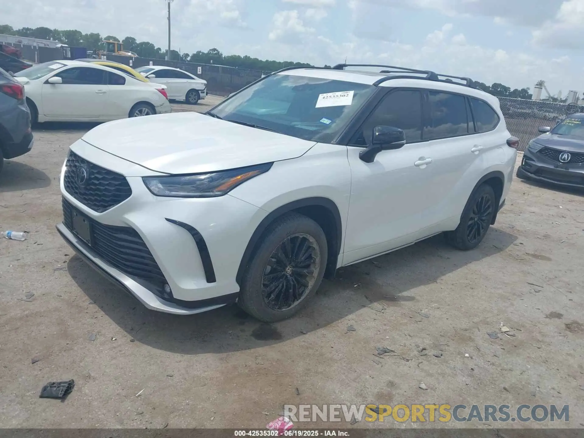 2 fotografías del automóvil dañado 5TDKDRBH2SS583000 TOYOTA HIGHLANDER 2025