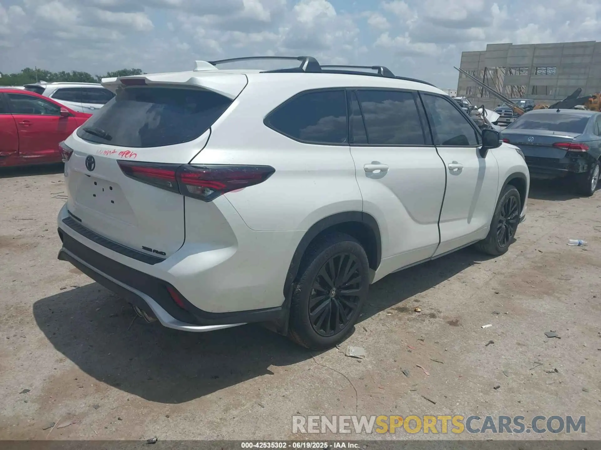4 fotografías del automóvil dañado 5TDKDRBH2SS583000 TOYOTA HIGHLANDER 2025