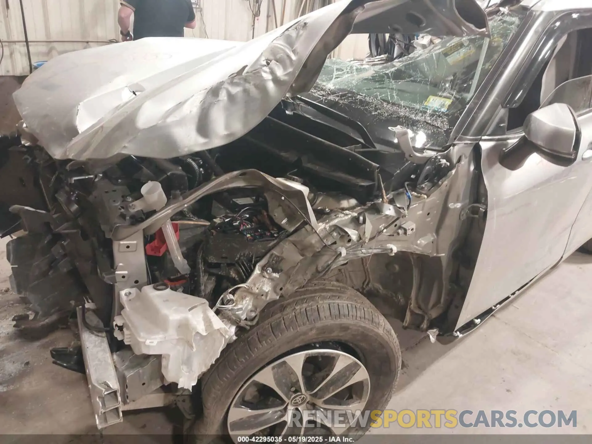 13 fotografías del automóvil dañado 5TDKDRBH9SS576156 TOYOTA HIGHLANDER 2025