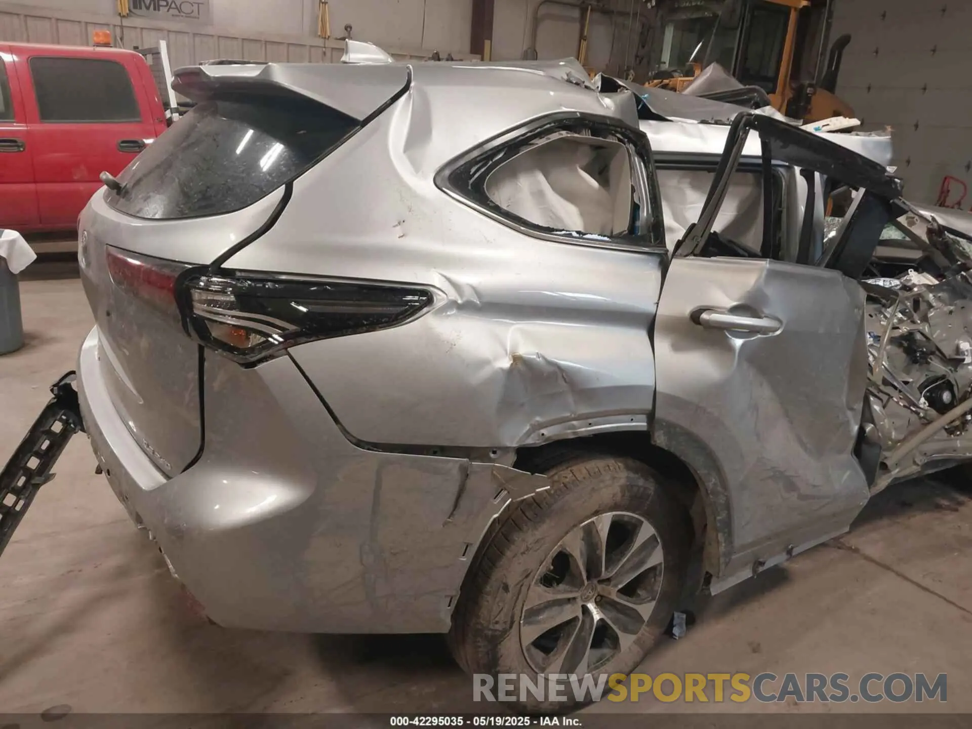 15 fotografías del automóvil dañado 5TDKDRBH9SS576156 TOYOTA HIGHLANDER 2025
