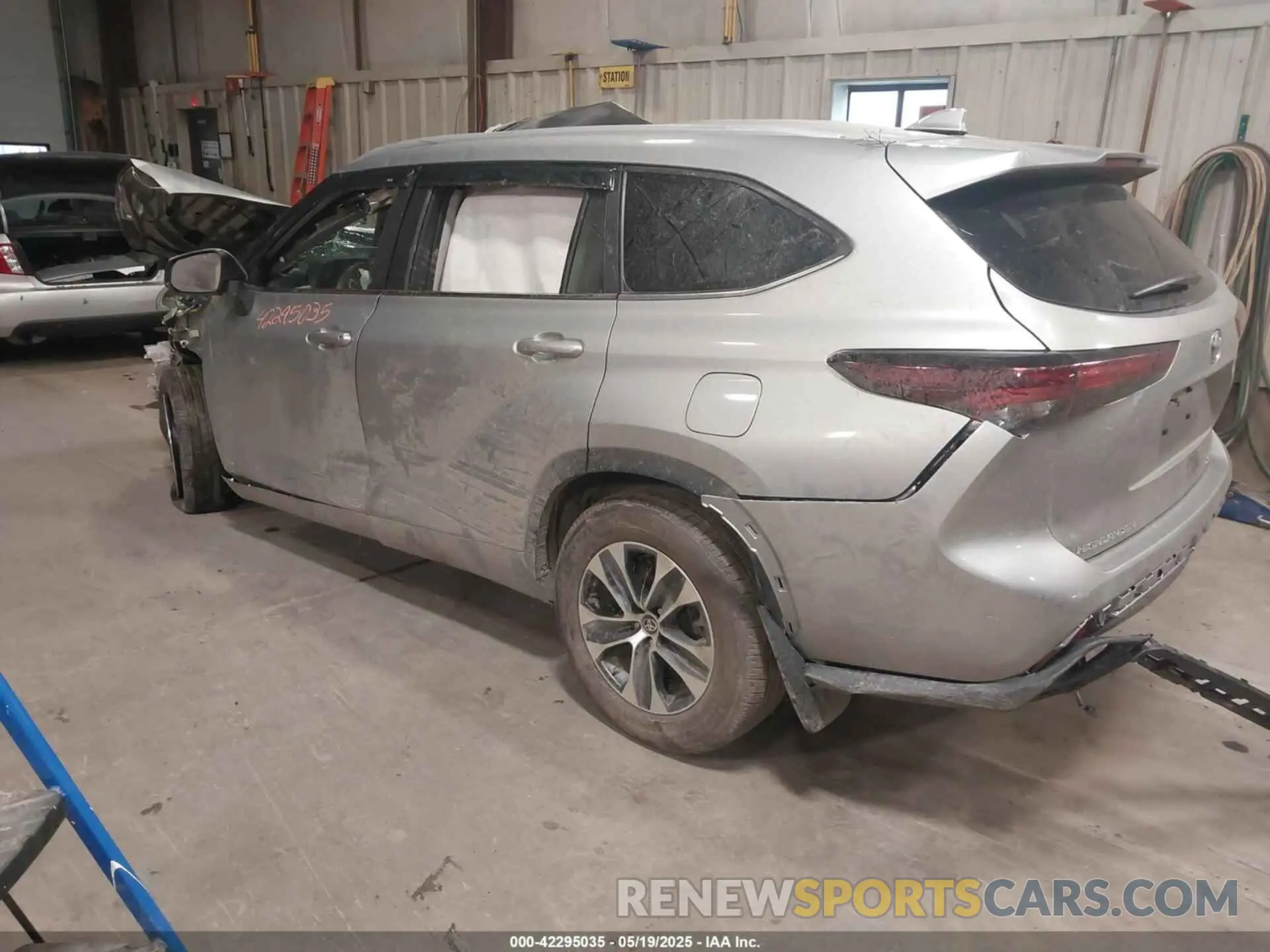 3 fotografías del automóvil dañado 5TDKDRBH9SS576156 TOYOTA HIGHLANDER 2025