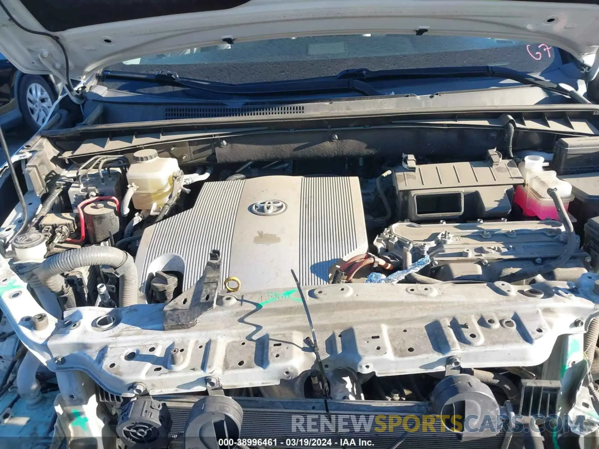 10 fotografías del automóvil dañado 5TDDGRFH0KS054896 TOYOTA HIGHLANDER HYBRID 2019