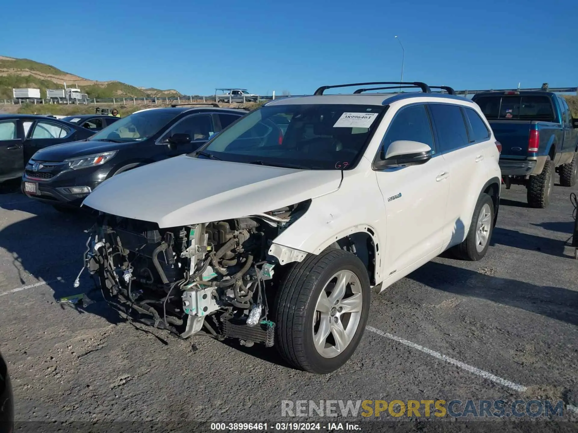 2 fotografías del automóvil dañado 5TDDGRFH0KS054896 TOYOTA HIGHLANDER HYBRID 2019