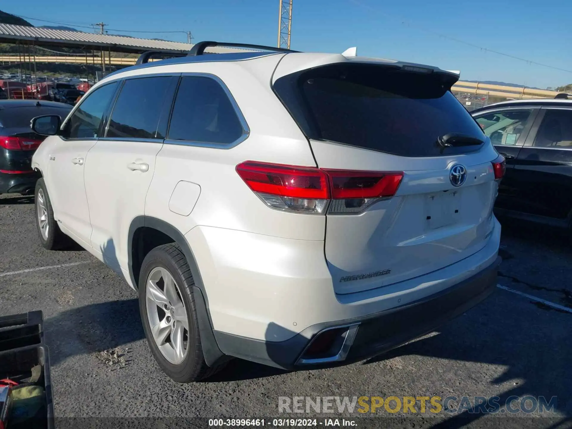 3 fotografías del automóvil dañado 5TDDGRFH0KS054896 TOYOTA HIGHLANDER HYBRID 2019