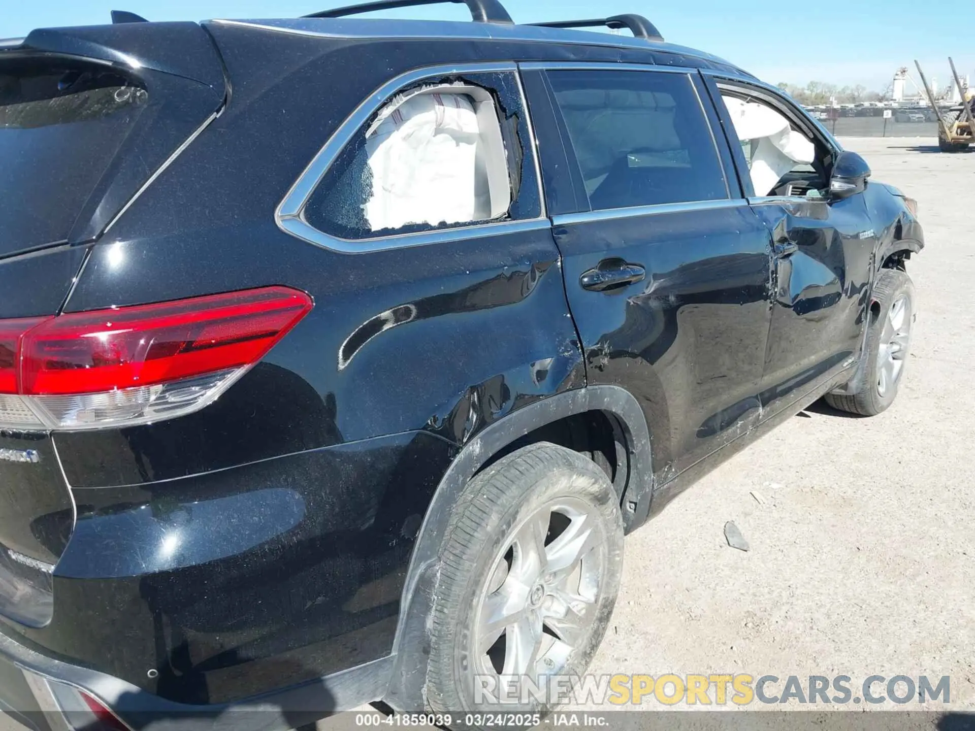 13 fotografías del automóvil dañado 5TDDGRFH0KS067535 TOYOTA HIGHLANDER HYBRID 2019