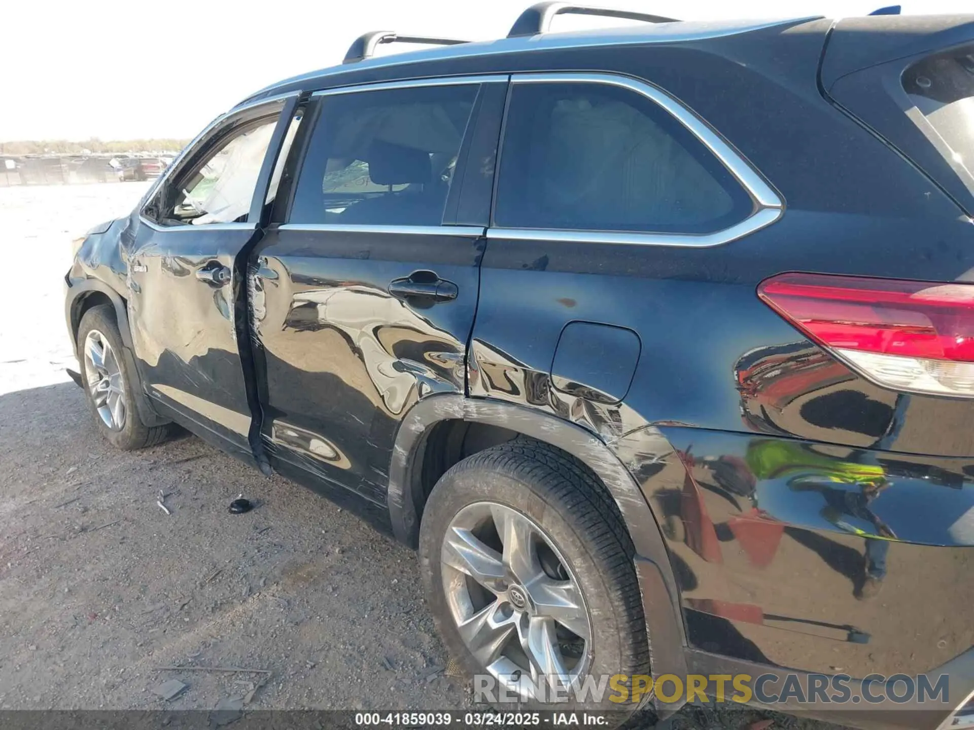 14 fotografías del automóvil dañado 5TDDGRFH0KS067535 TOYOTA HIGHLANDER HYBRID 2019