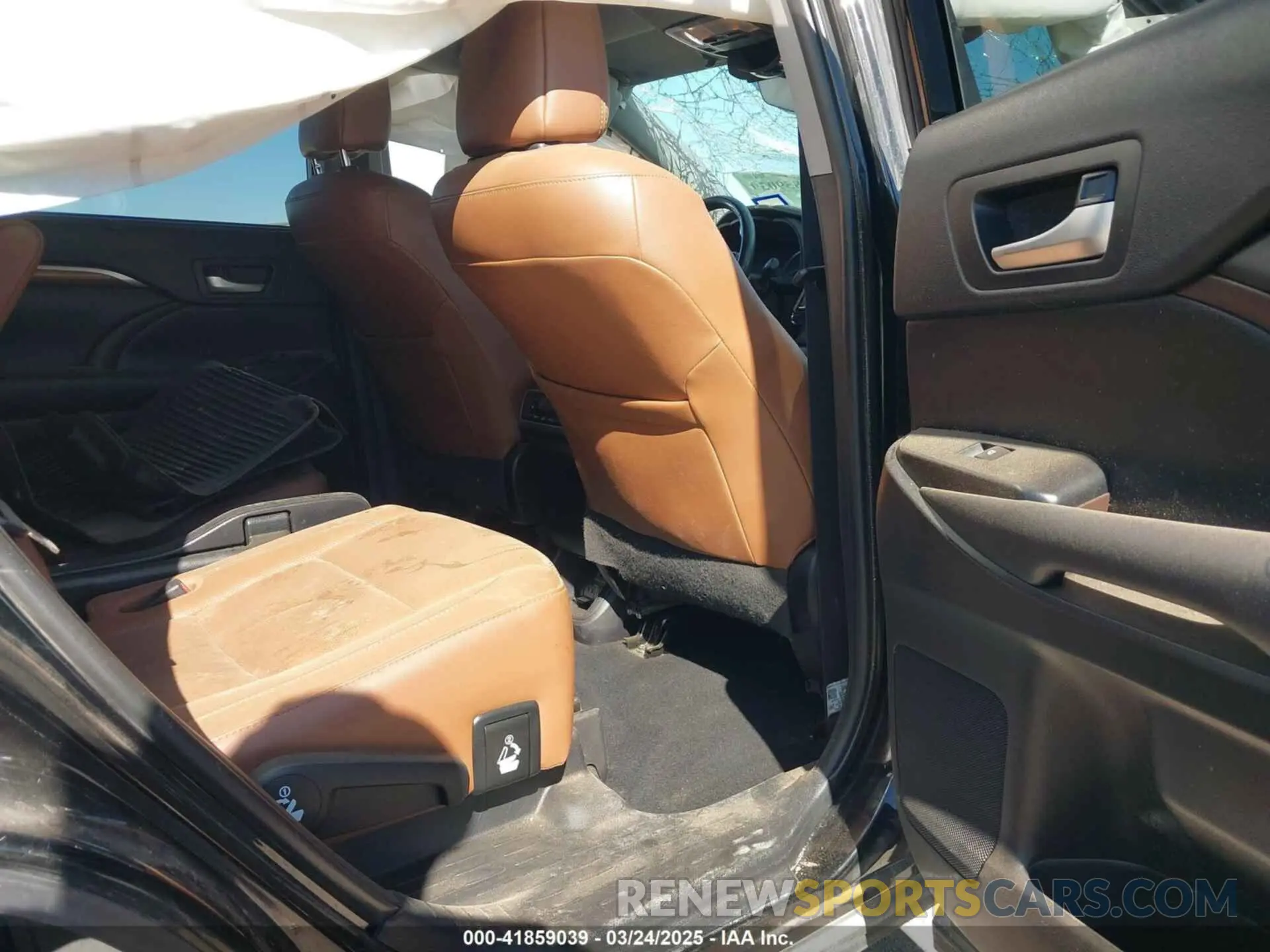 8 fotografías del automóvil dañado 5TDDGRFH0KS067535 TOYOTA HIGHLANDER HYBRID 2019