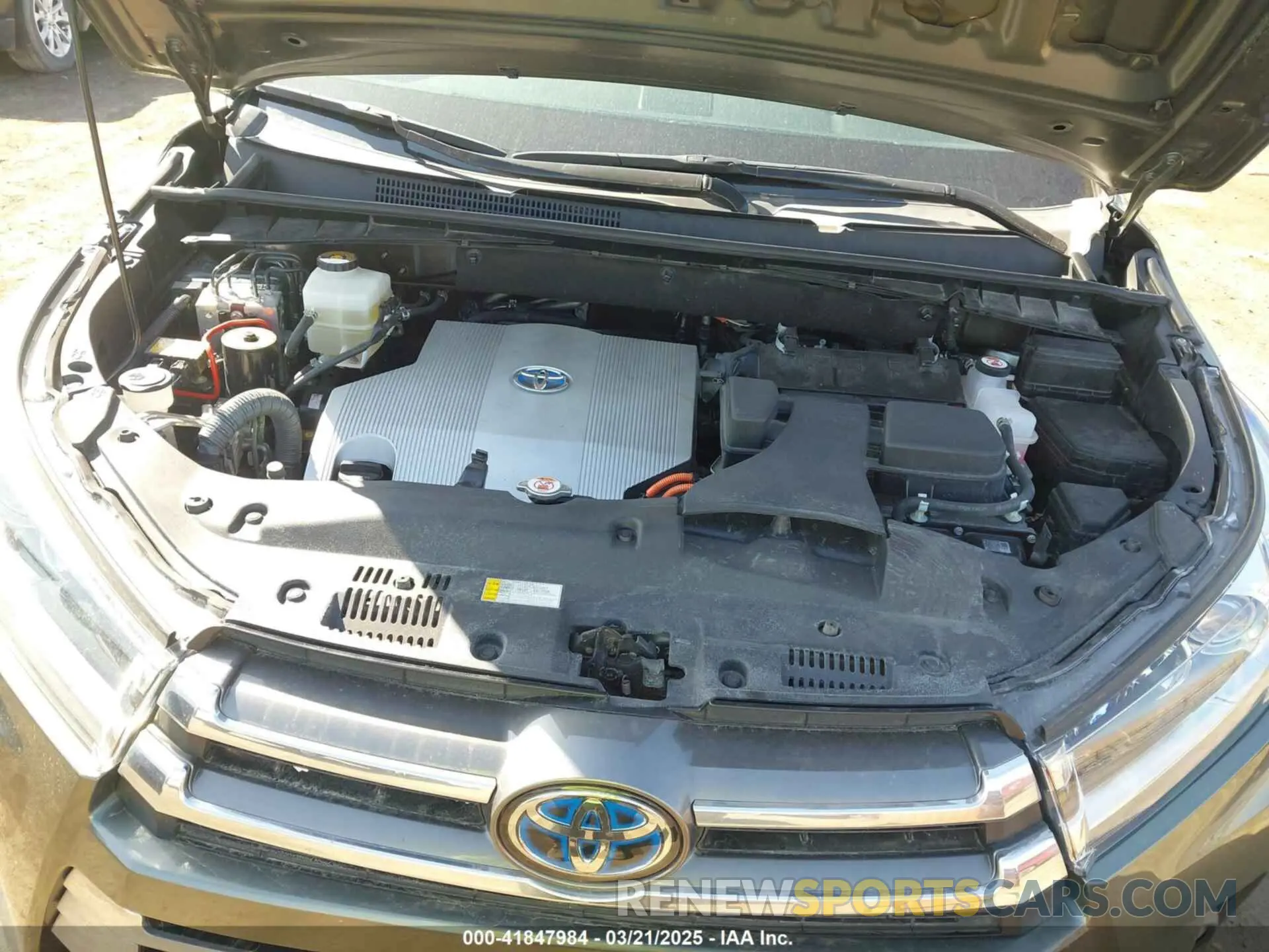 10 fotografías del automóvil dañado 5TDDGRFH1KS078527 TOYOTA HIGHLANDER HYBRID 2019