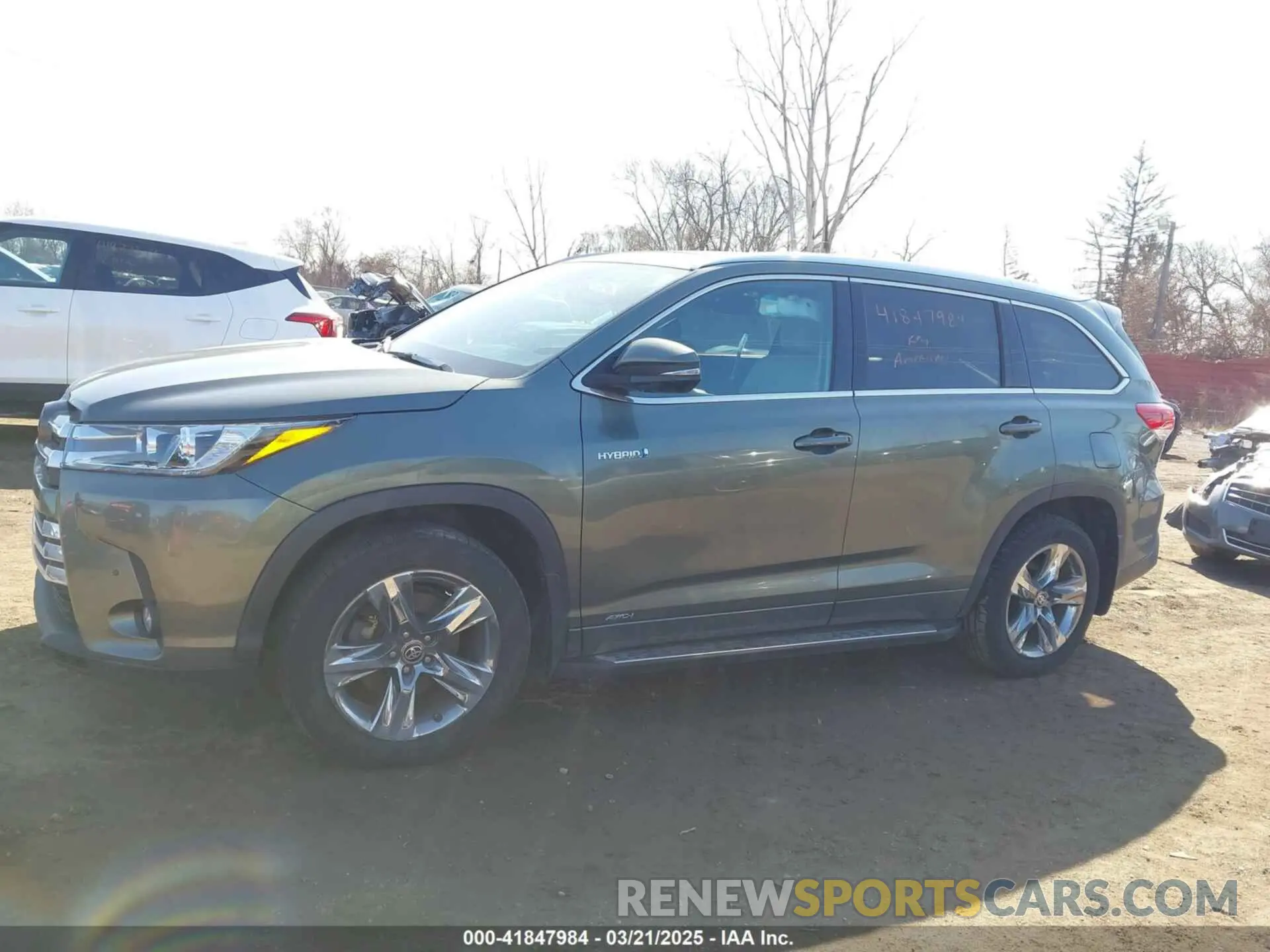 14 fotografías del automóvil dañado 5TDDGRFH1KS078527 TOYOTA HIGHLANDER HYBRID 2019