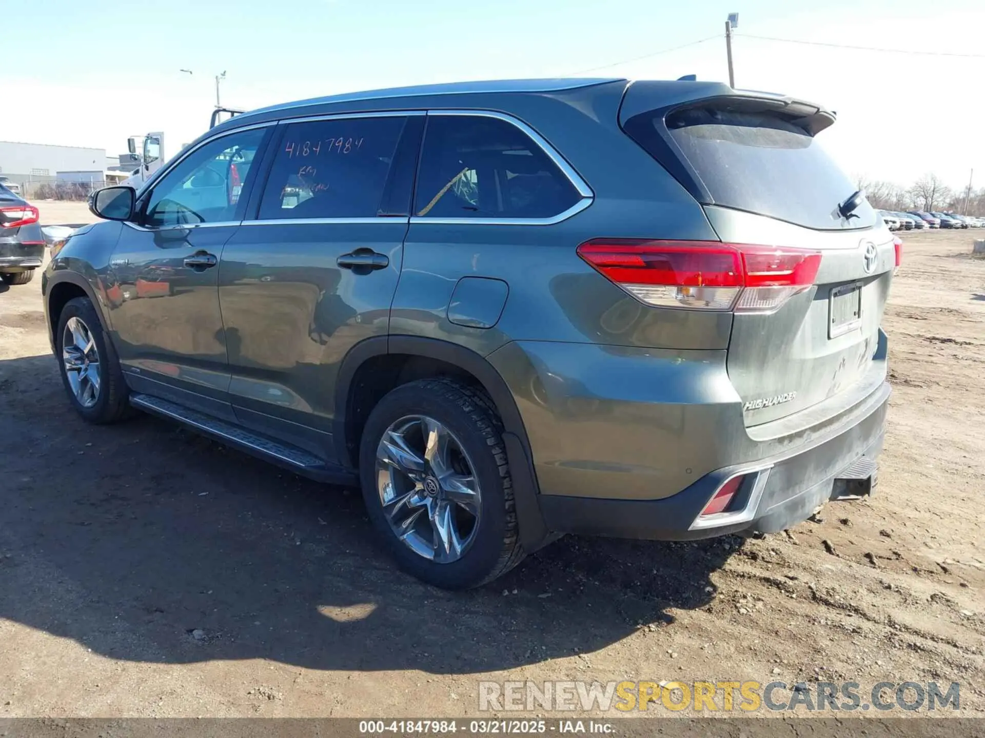 3 fotografías del automóvil dañado 5TDDGRFH1KS078527 TOYOTA HIGHLANDER HYBRID 2019