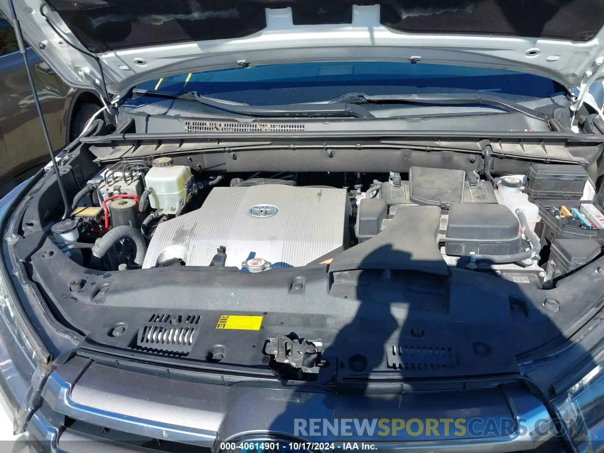 10 fotografías del automóvil dañado 5TDDGRFH3KS052320 TOYOTA HIGHLANDER HYBRID 2019