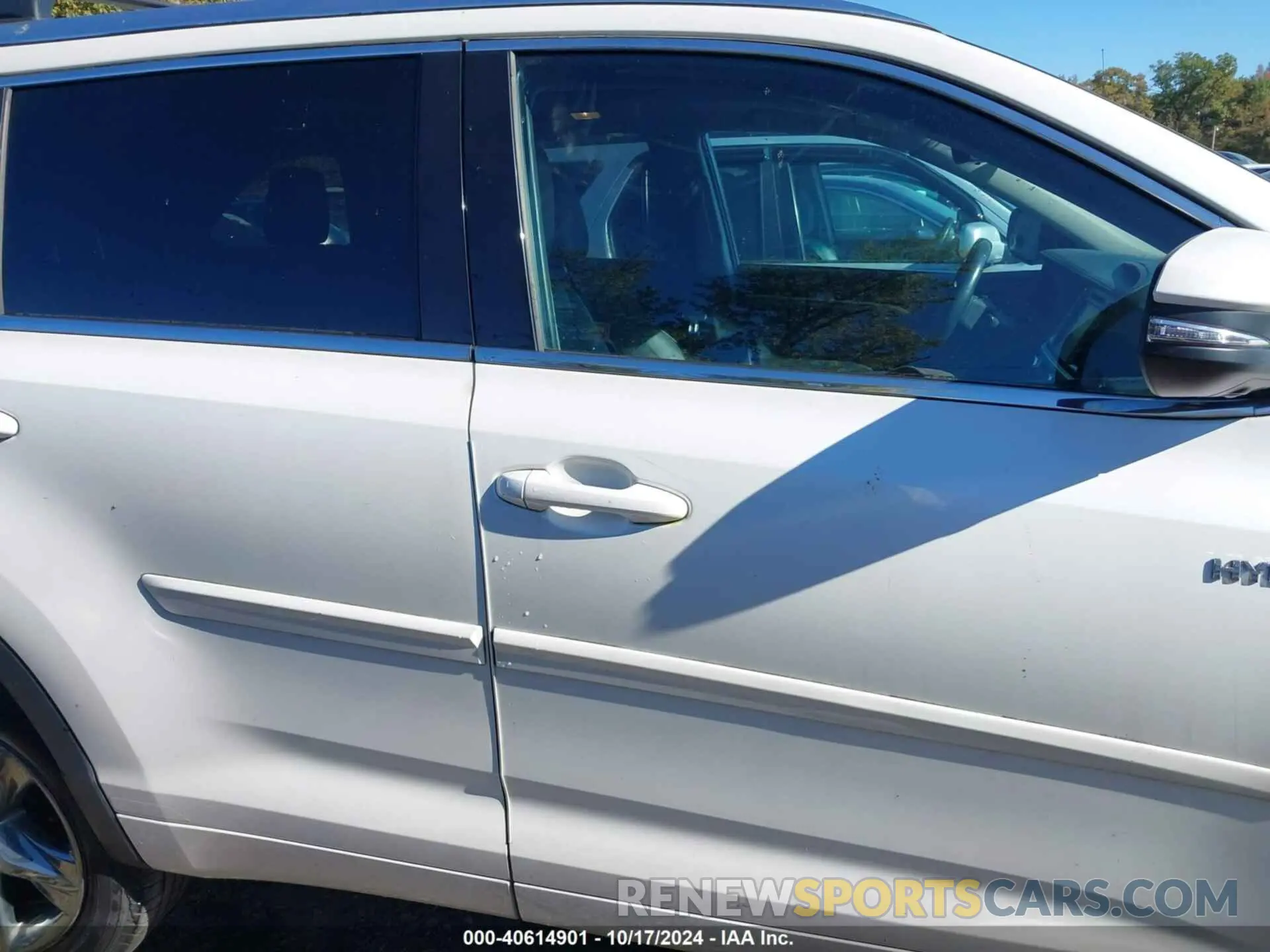 13 fotografías del automóvil dañado 5TDDGRFH3KS052320 TOYOTA HIGHLANDER HYBRID 2019