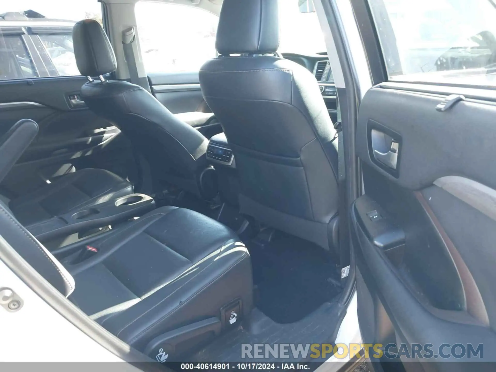 8 fotografías del automóvil dañado 5TDDGRFH3KS052320 TOYOTA HIGHLANDER HYBRID 2019