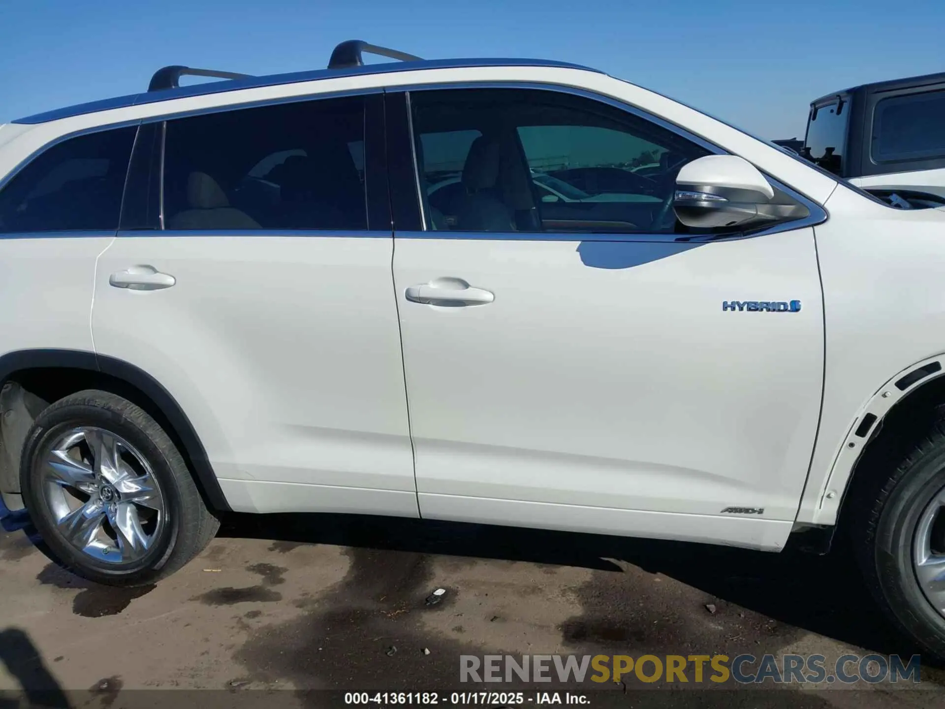 14 fotografías del automóvil dañado 5TDDGRFH4KS053718 TOYOTA HIGHLANDER HYBRID 2019