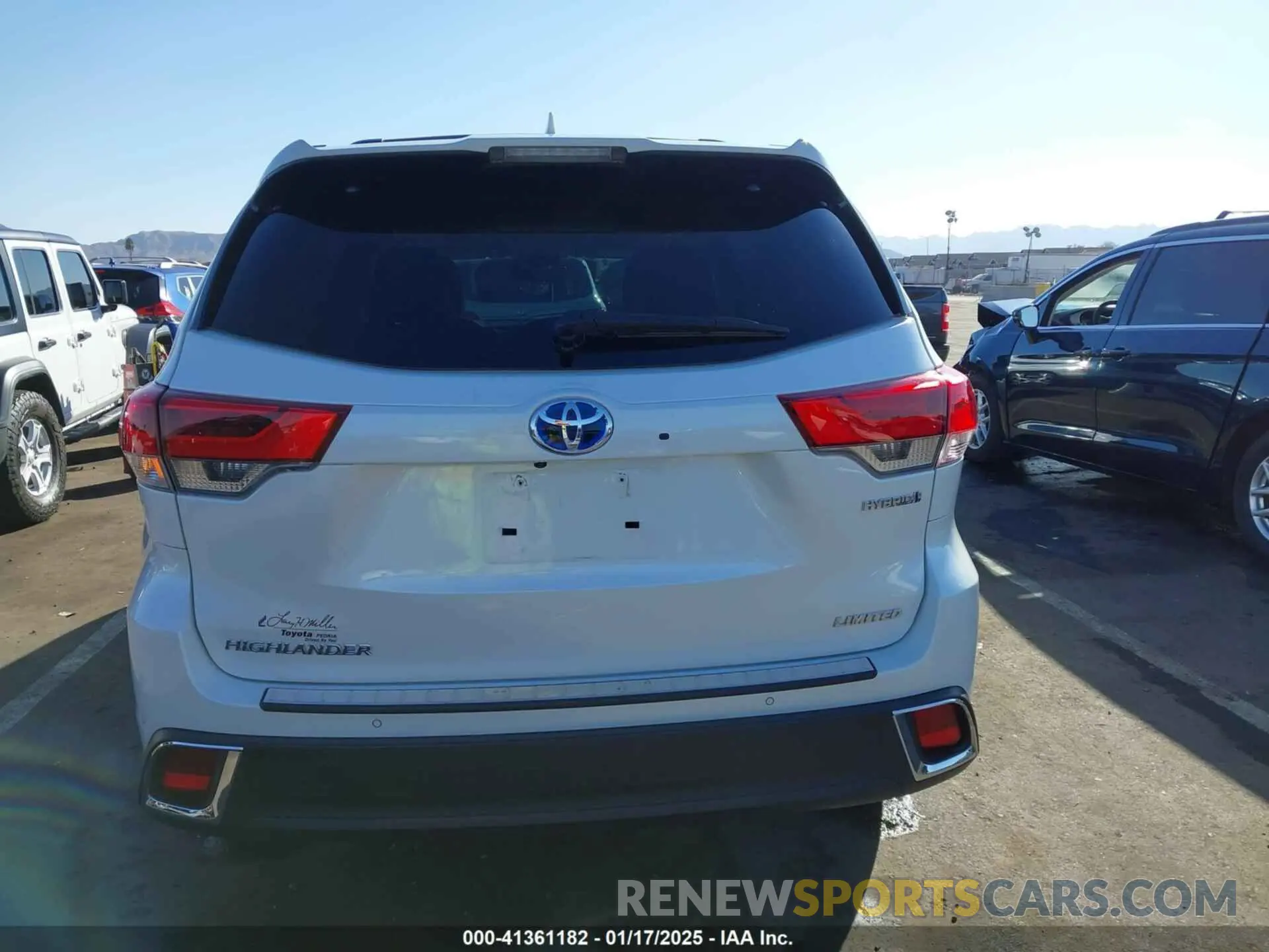 17 fotografías del automóvil dañado 5TDDGRFH4KS053718 TOYOTA HIGHLANDER HYBRID 2019