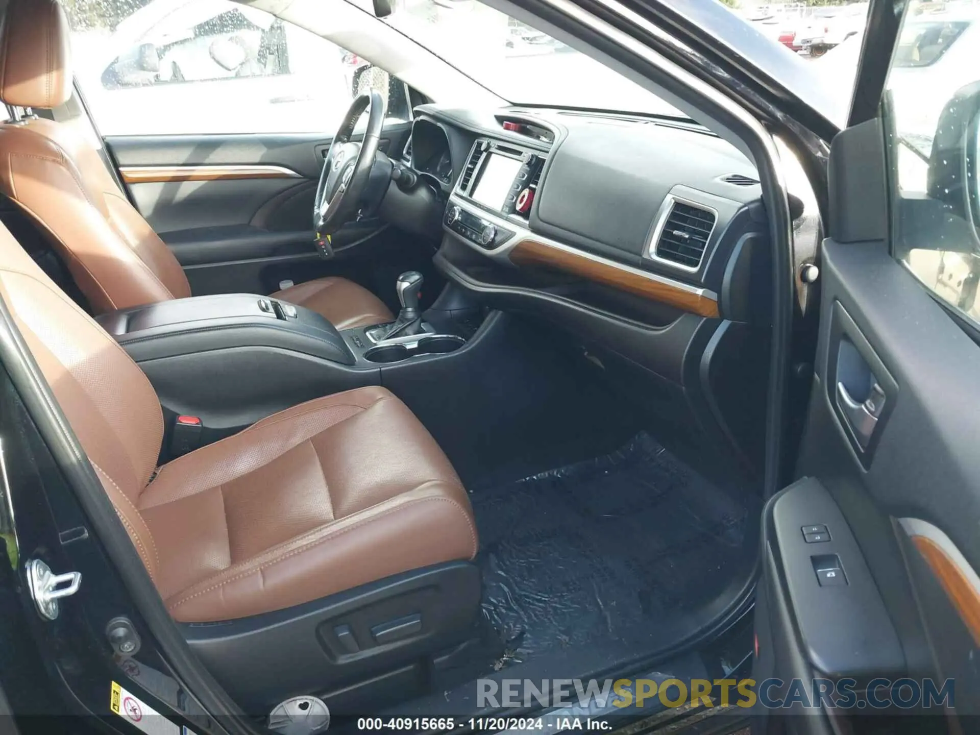 5 fotografías del automóvil dañado 5TDDGRFH4KS058806 TOYOTA HIGHLANDER HYBRID 2019