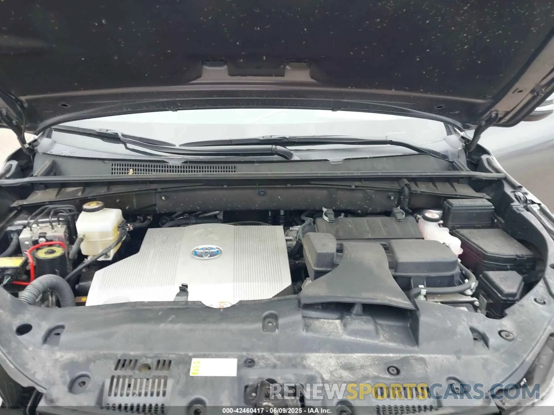 10 fotografías del automóvil dañado 5TDDGRFH4KS072964 TOYOTA HIGHLANDER HYBRID 2019