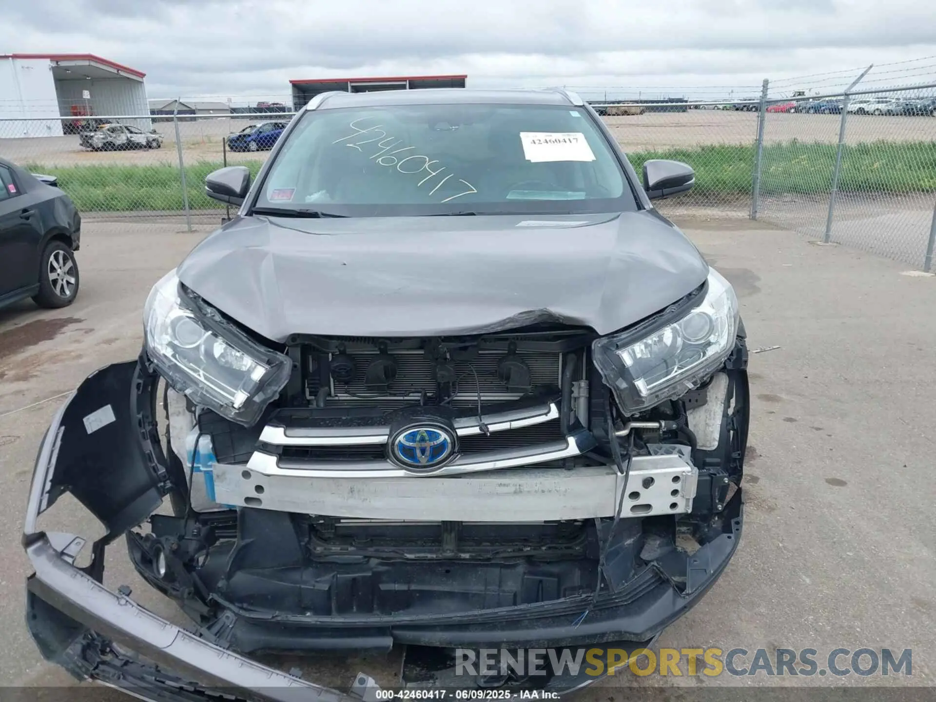 12 fotografías del automóvil dañado 5TDDGRFH4KS072964 TOYOTA HIGHLANDER HYBRID 2019