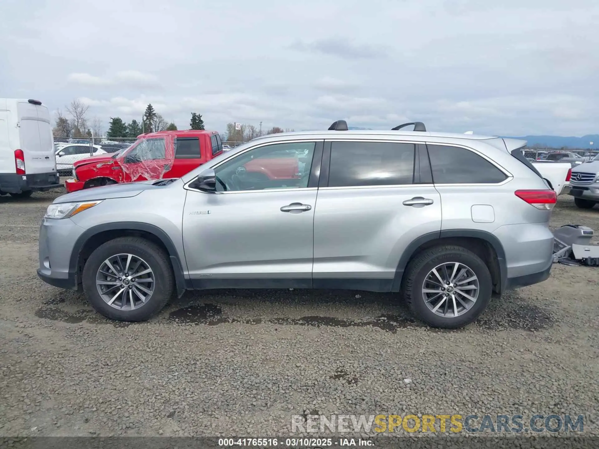 15 fotografías del automóvil dañado 5TDJGRFH1KS055686 TOYOTA HIGHLANDER HYBRID 2019