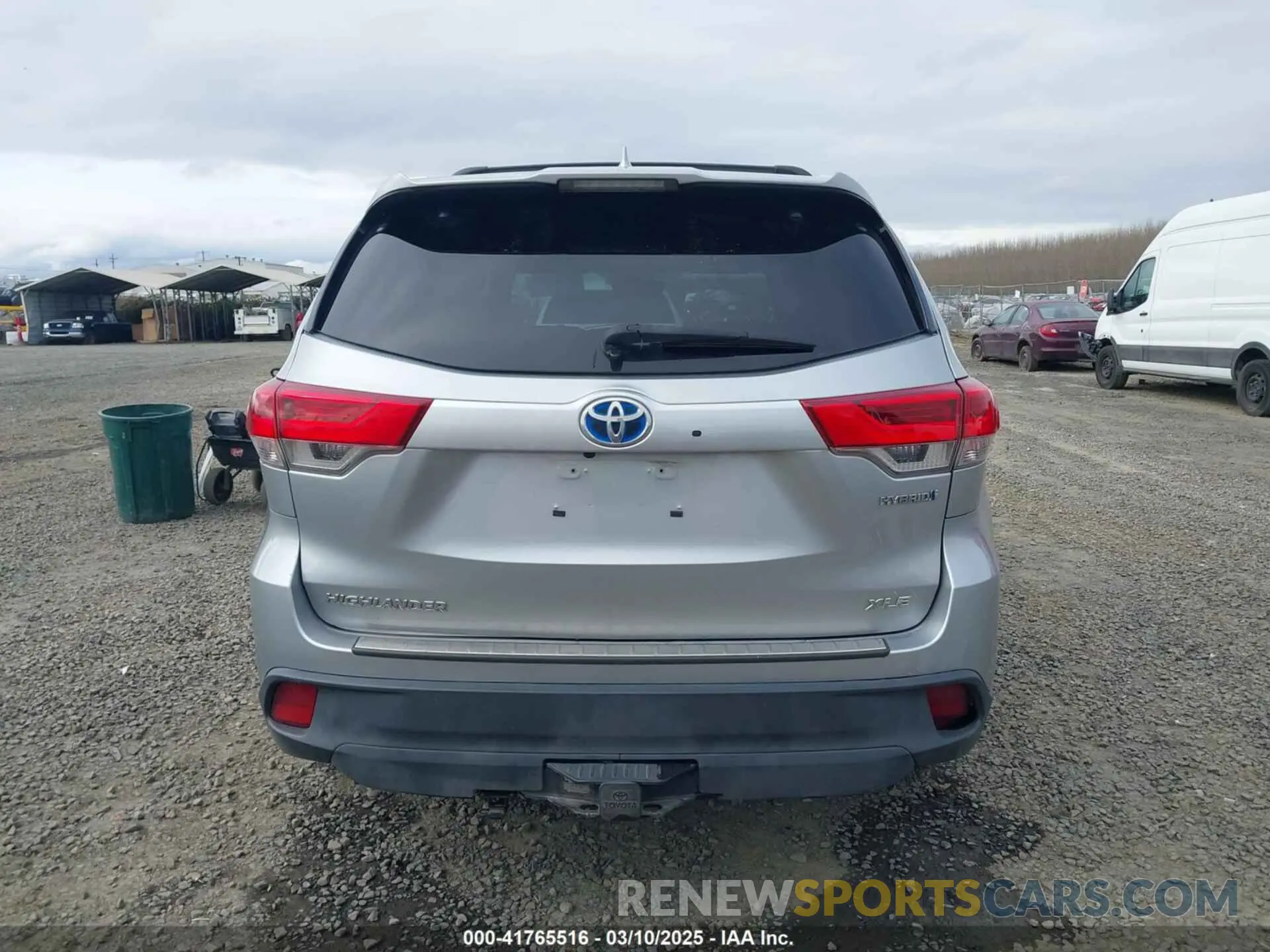 17 fotografías del automóvil dañado 5TDJGRFH1KS055686 TOYOTA HIGHLANDER HYBRID 2019