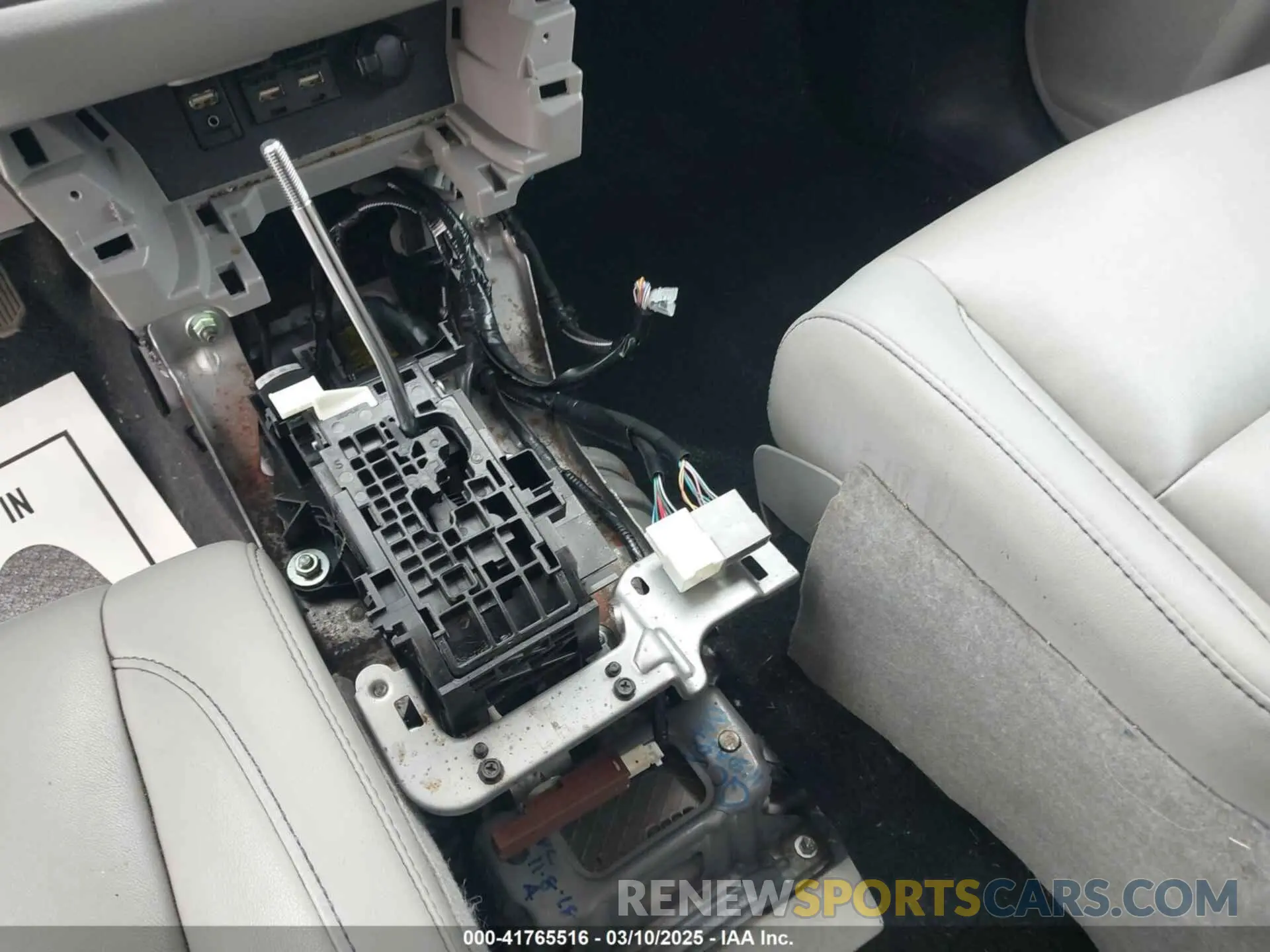 6 fotografías del automóvil dañado 5TDJGRFH1KS055686 TOYOTA HIGHLANDER HYBRID 2019