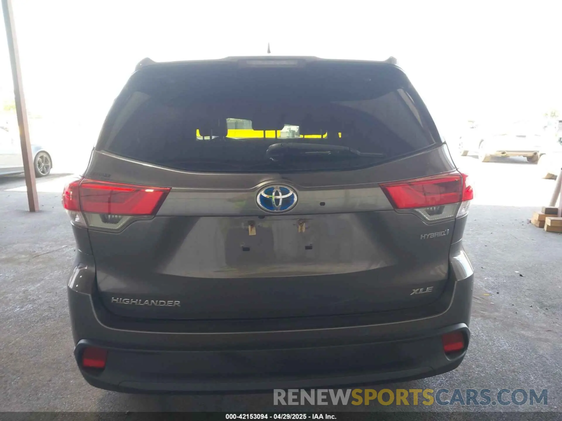 17 fotografías del automóvil dañado 5TDJGRFH2KS058824 TOYOTA HIGHLANDER HYBRID 2019