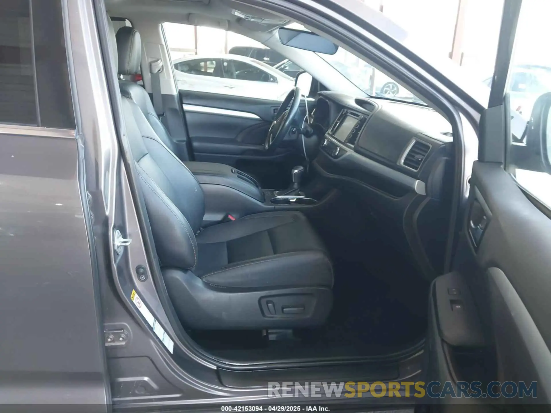 5 fotografías del automóvil dañado 5TDJGRFH2KS058824 TOYOTA HIGHLANDER HYBRID 2019