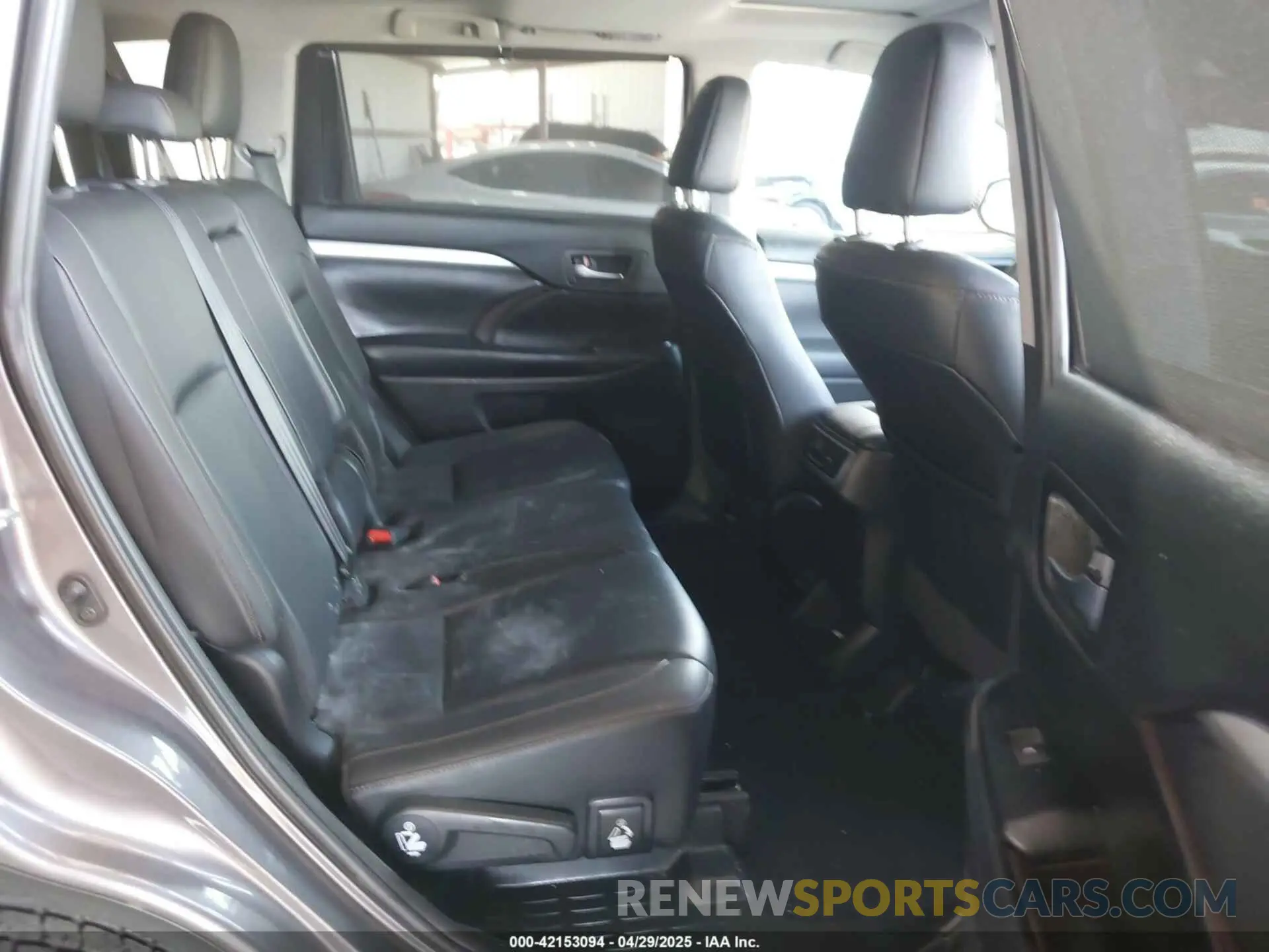 8 fotografías del automóvil dañado 5TDJGRFH2KS058824 TOYOTA HIGHLANDER HYBRID 2019