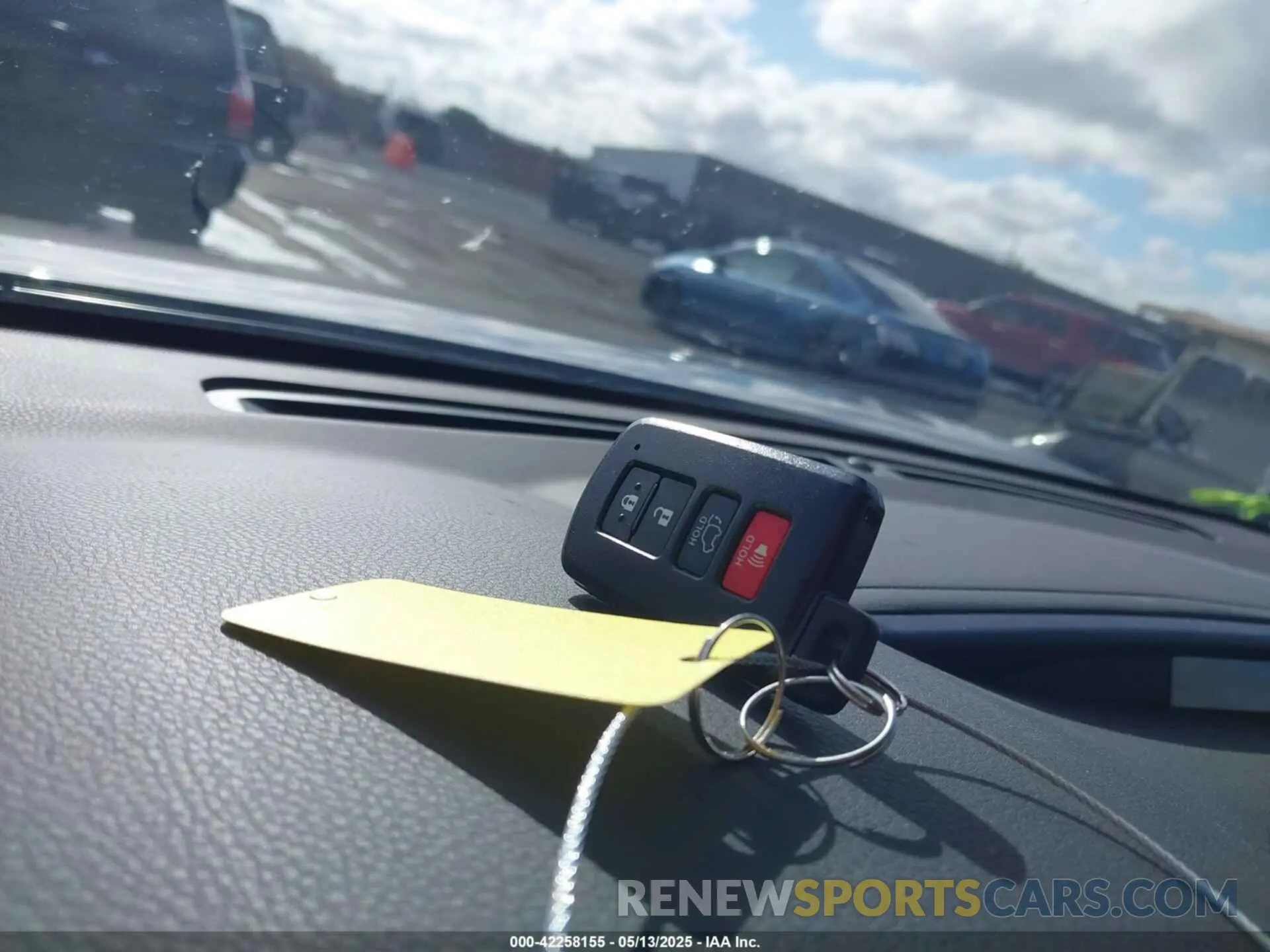 11 fotografías del automóvil dañado 5TDJGRFH6KS078946 TOYOTA HIGHLANDER HYBRID 2019