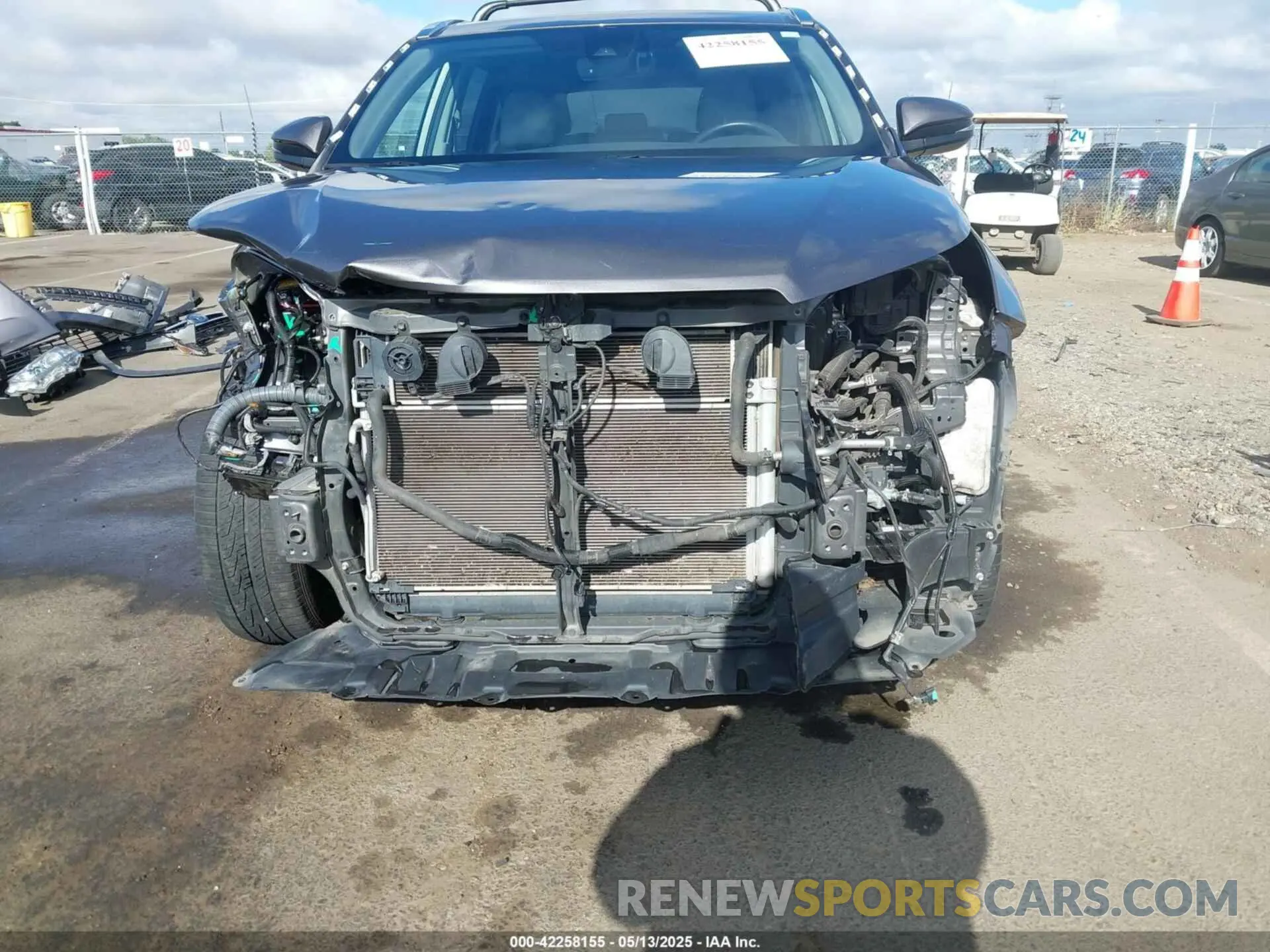 13 fotografías del automóvil dañado 5TDJGRFH6KS078946 TOYOTA HIGHLANDER HYBRID 2019