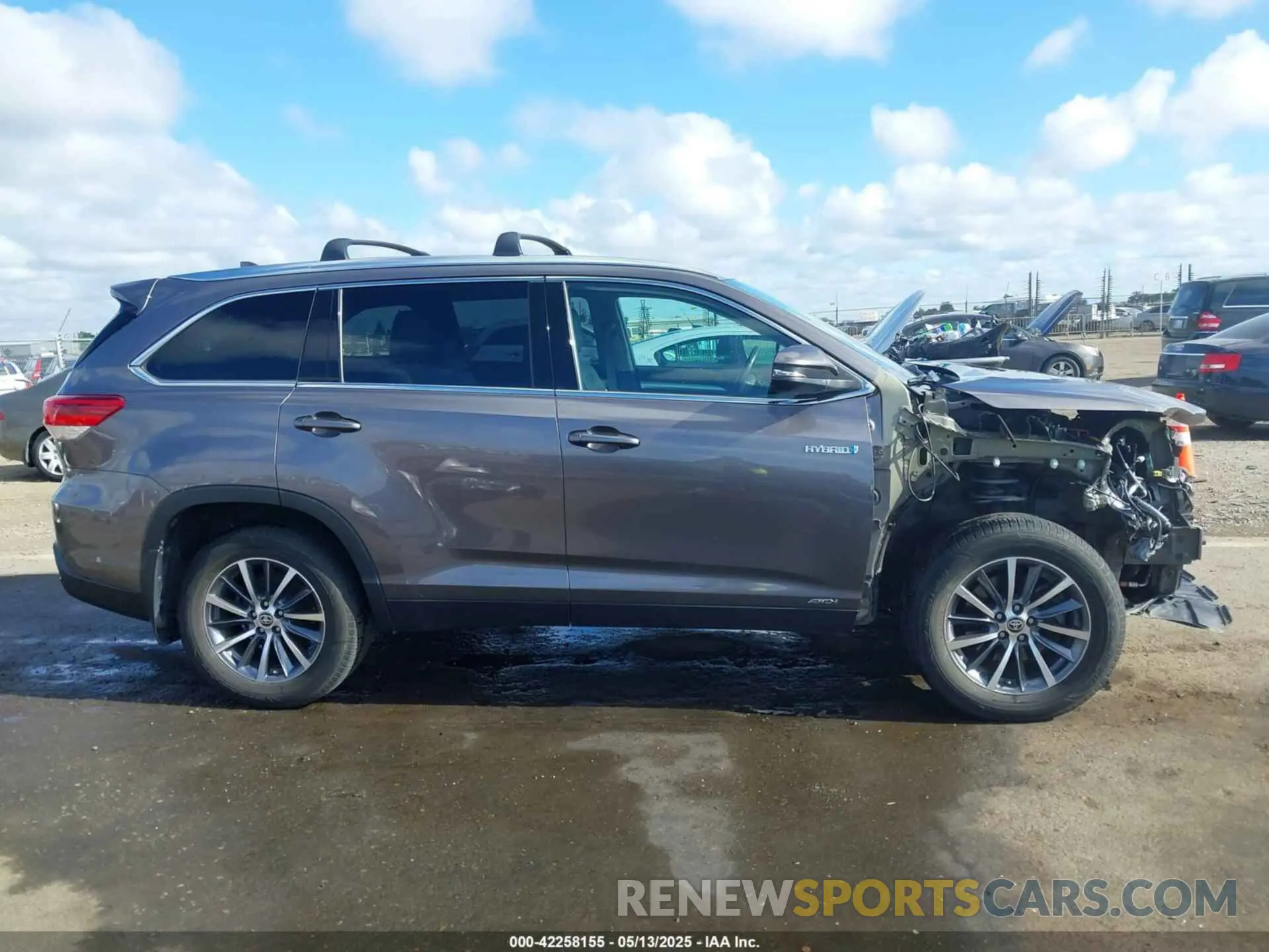 14 fotografías del automóvil dañado 5TDJGRFH6KS078946 TOYOTA HIGHLANDER HYBRID 2019