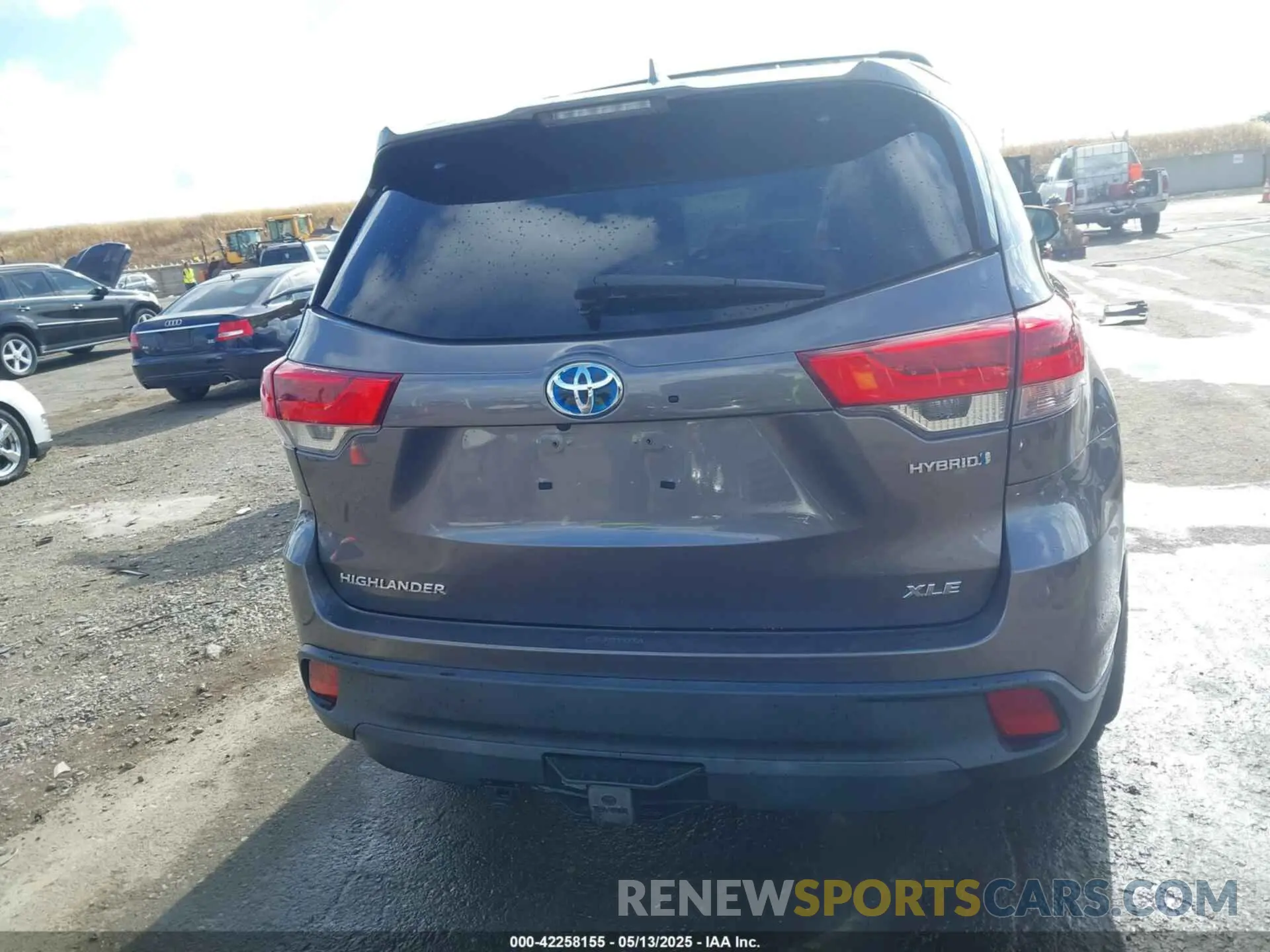 17 fotografías del automóvil dañado 5TDJGRFH6KS078946 TOYOTA HIGHLANDER HYBRID 2019