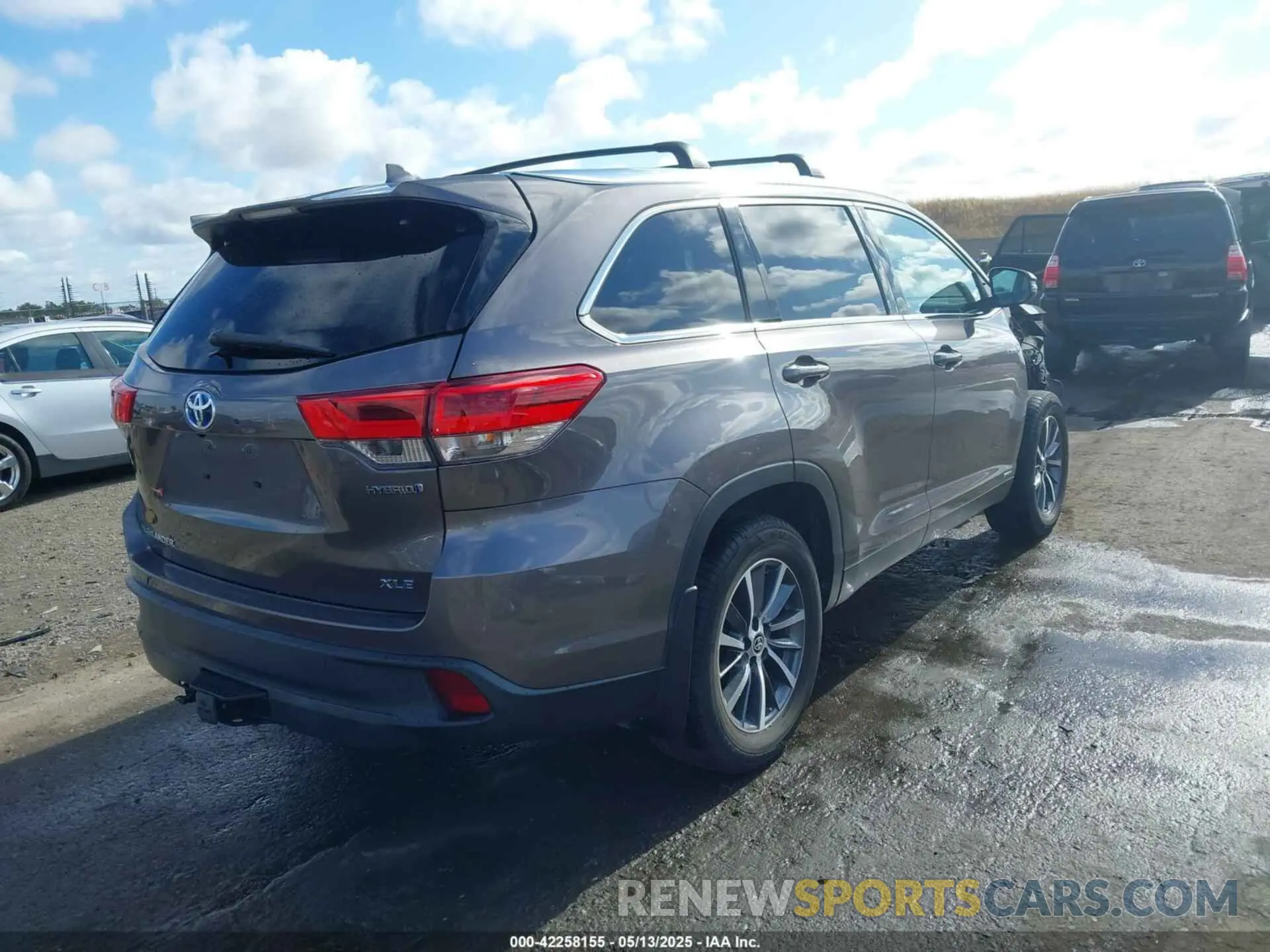4 fotografías del automóvil dañado 5TDJGRFH6KS078946 TOYOTA HIGHLANDER HYBRID 2019
