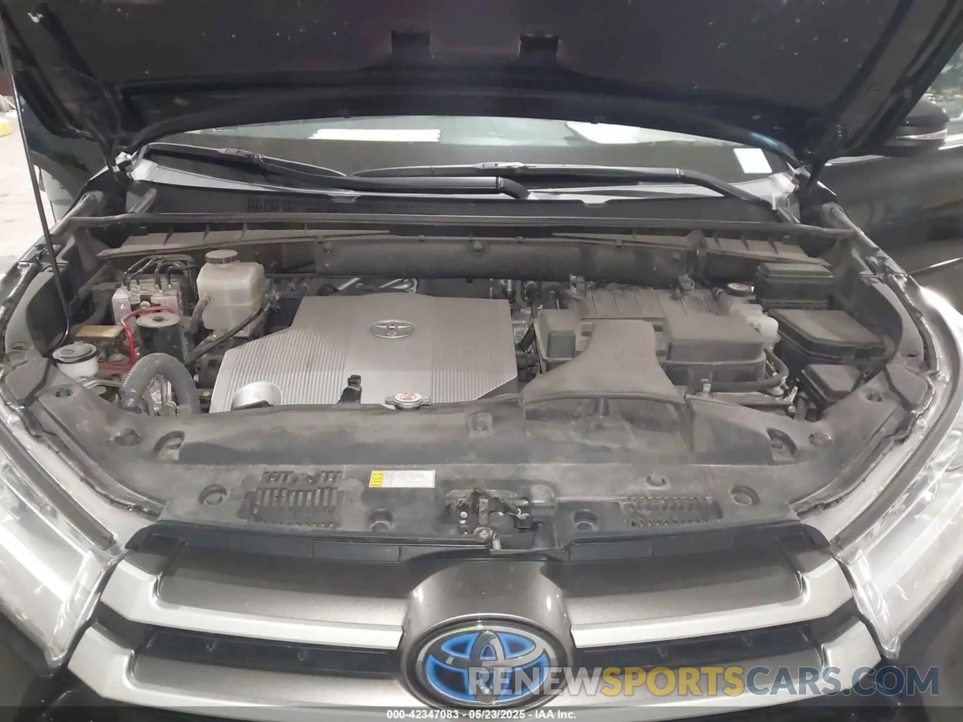 10 fotografías del automóvil dañado 5TDJGRFH7KS078437 TOYOTA HIGHLANDER HYBRID 2019