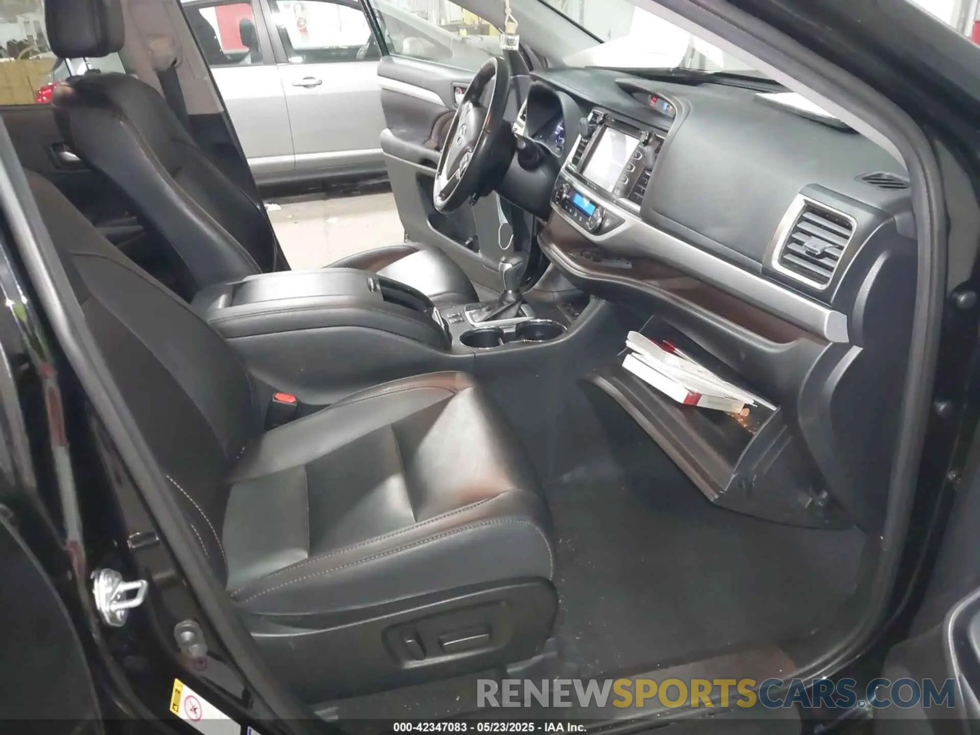 5 fotografías del automóvil dañado 5TDJGRFH7KS078437 TOYOTA HIGHLANDER HYBRID 2019